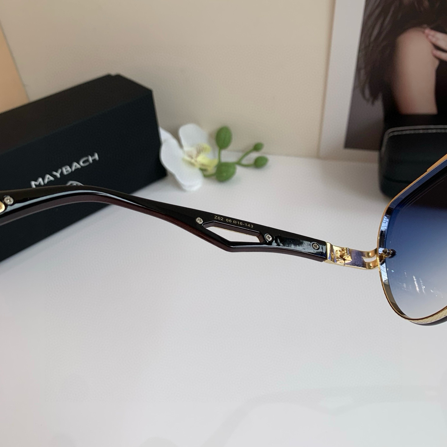 “Maybach McBach: Stylish Outdoor Travel Sunglasses for Metal Man” - 图片 7