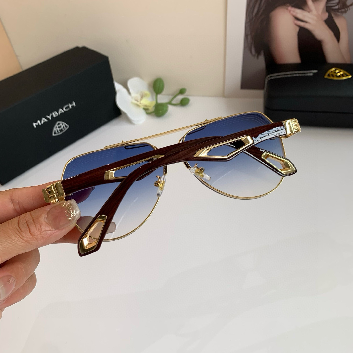 “Maybach McBach: Stylish Outdoor Travel Sunglasses for Metal Man” - 图片 2