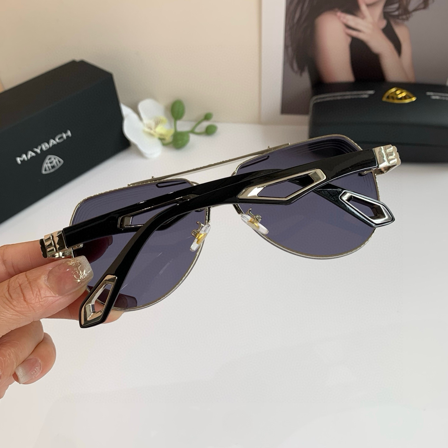 “Maybach McBach: Stylish Outdoor Travel Sunglasses for Fashionable Metal Man” - 图片 8