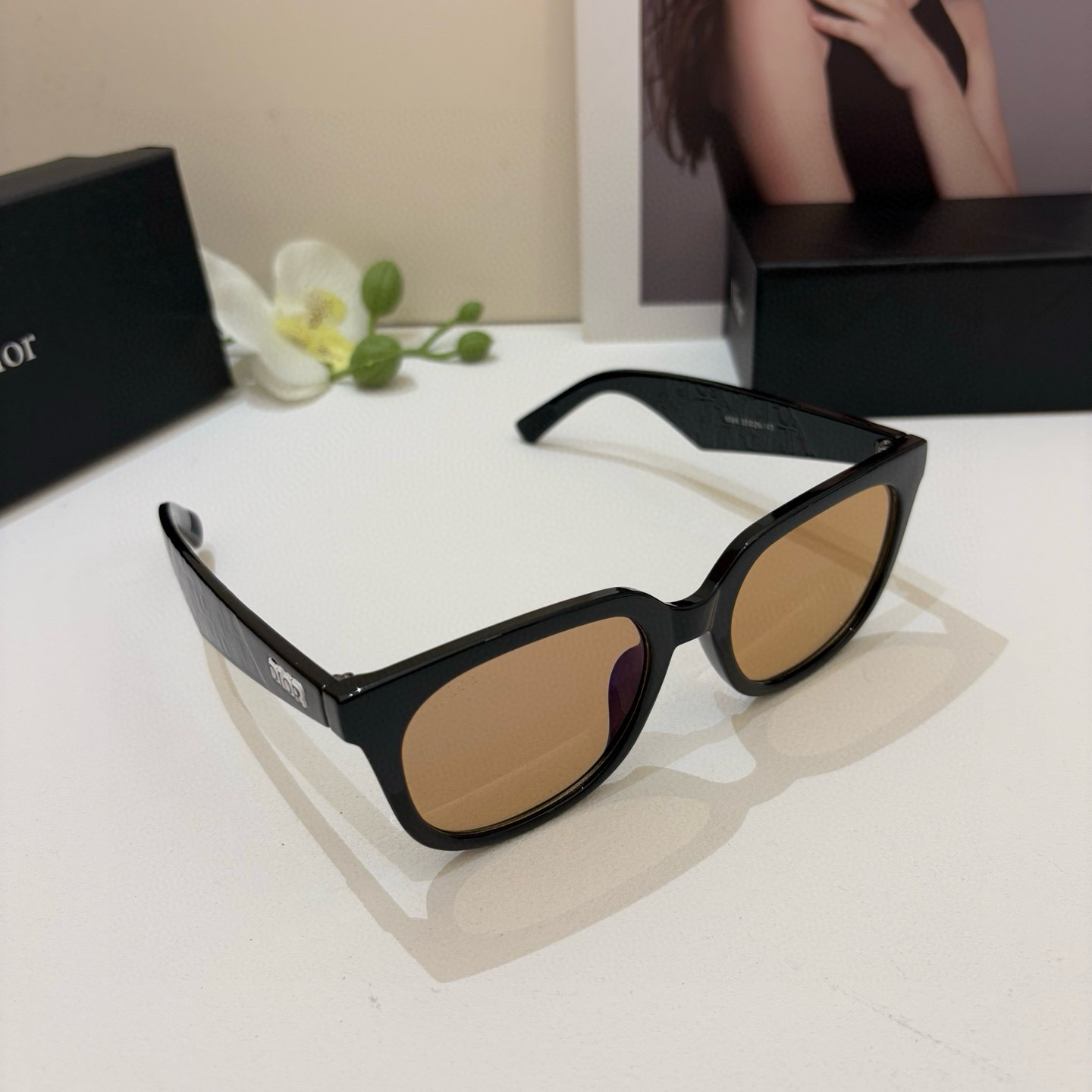 P245 The new fashion retrospect sunglasses, the male and female luminous sunglasses, the Euro-American personal insins - 图片 1