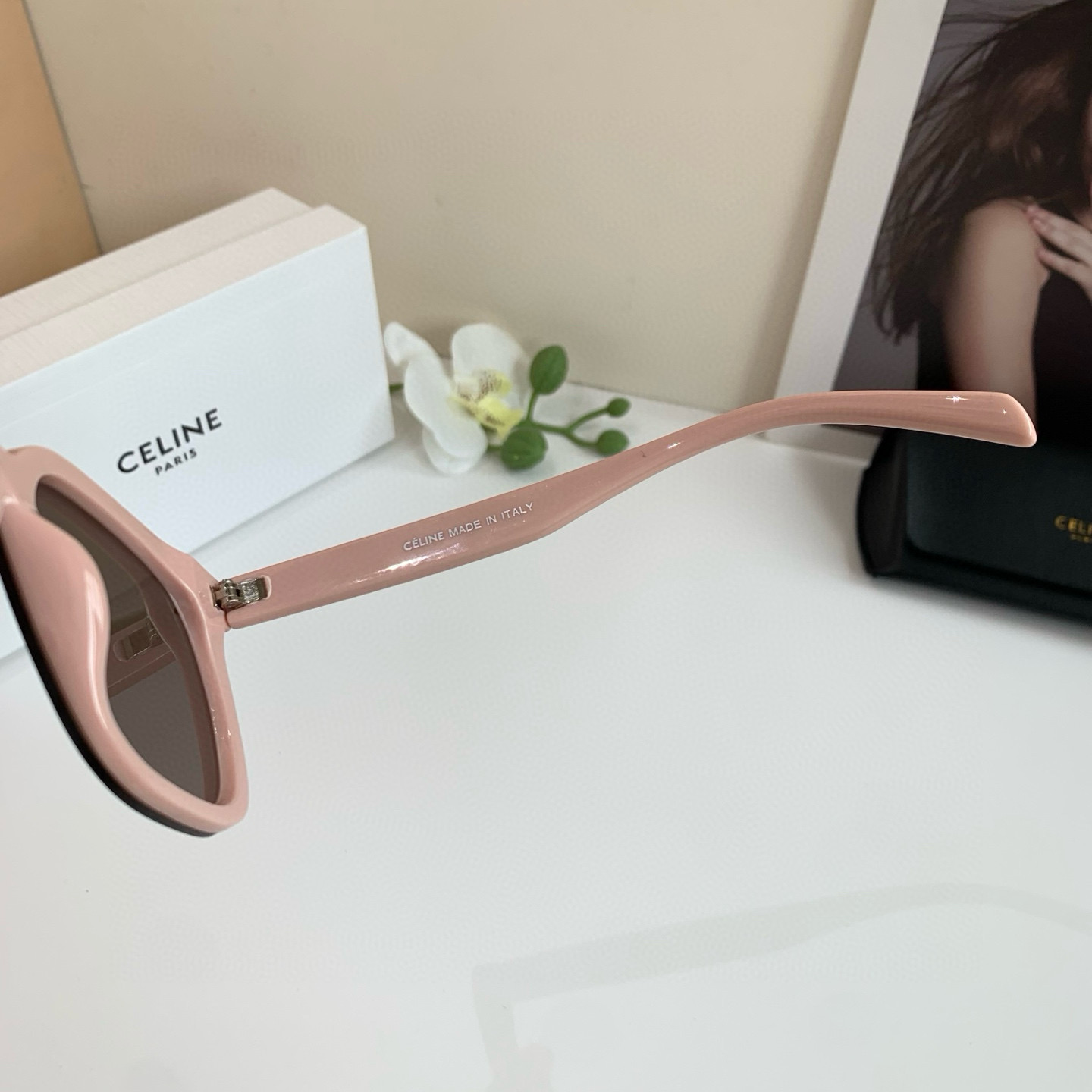 Outdoor Sunglasses in Kilogate Box: Celine Selin’s 100% Drive-In Collection - 图片 6