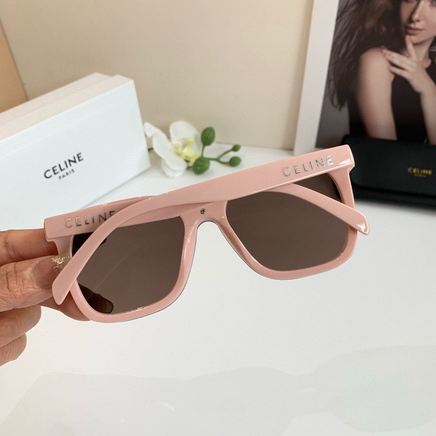 Outdoor Sunglasses in Kilogate Box: Celine Selin’s 100% Drive-In Collection - 图片 5