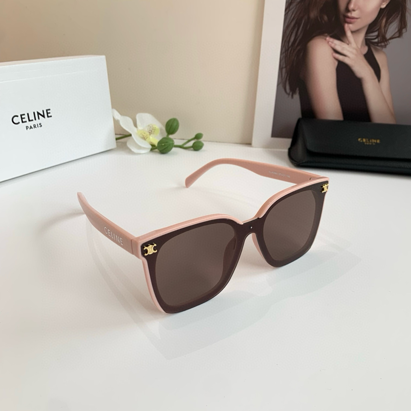 Outdoor Sunglasses in Kilogate Box: Celine Selin’s 100% Drive-In Collection - 图片 2