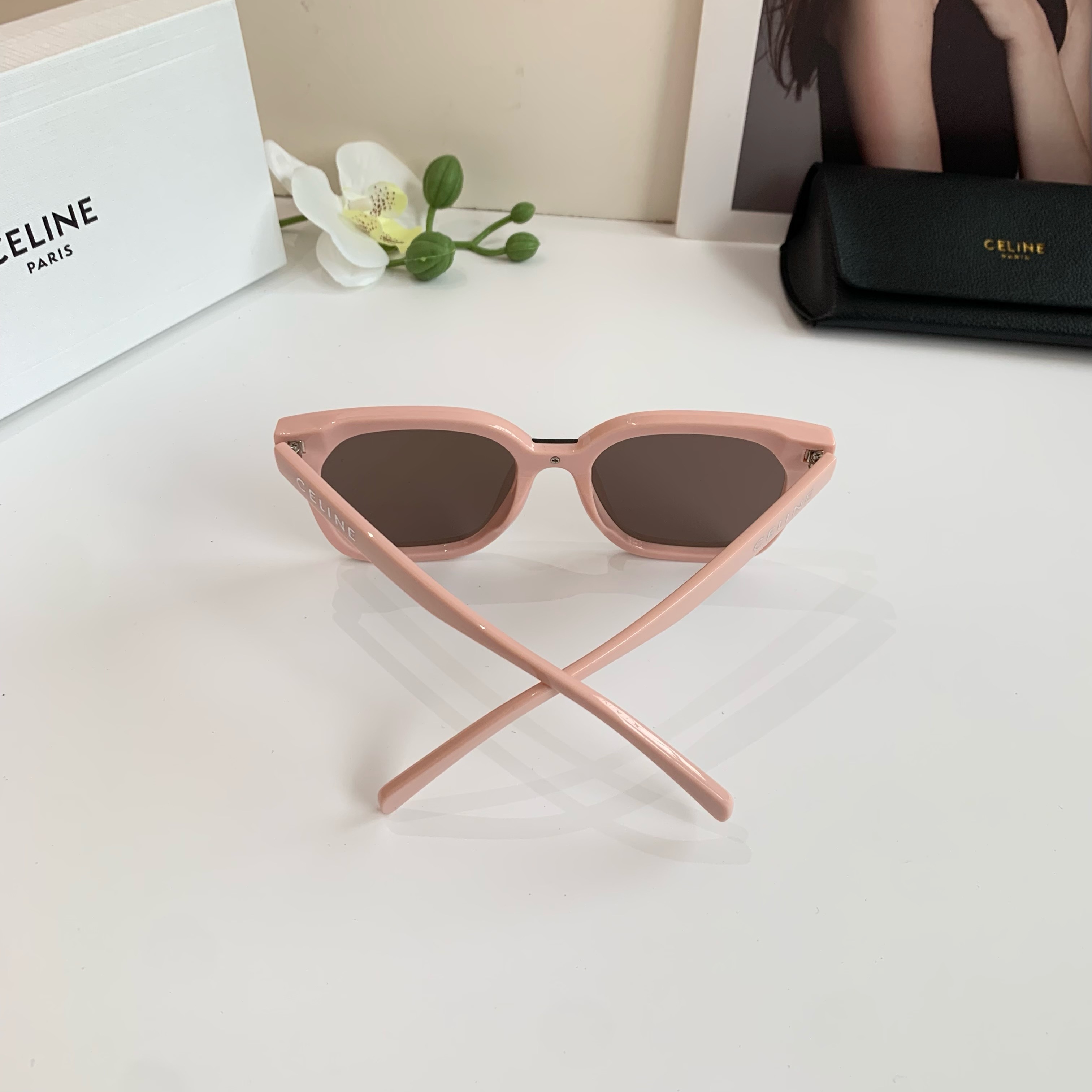 Outdoor Sunglasses in Kilogate Box: Celine Selin’s 100% Drive-In Collection - 图片 7