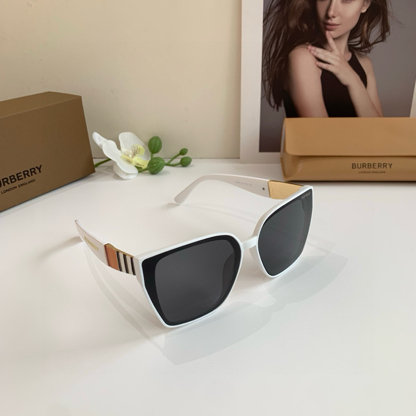 P263 BURBERRY, BARBERRY, BABOLI, 2025 NEW PLACE GUYS AND GUYS WITH HOSTS, LIGHT PHYSICAL NERVOUS NERVANCES - 图片 2