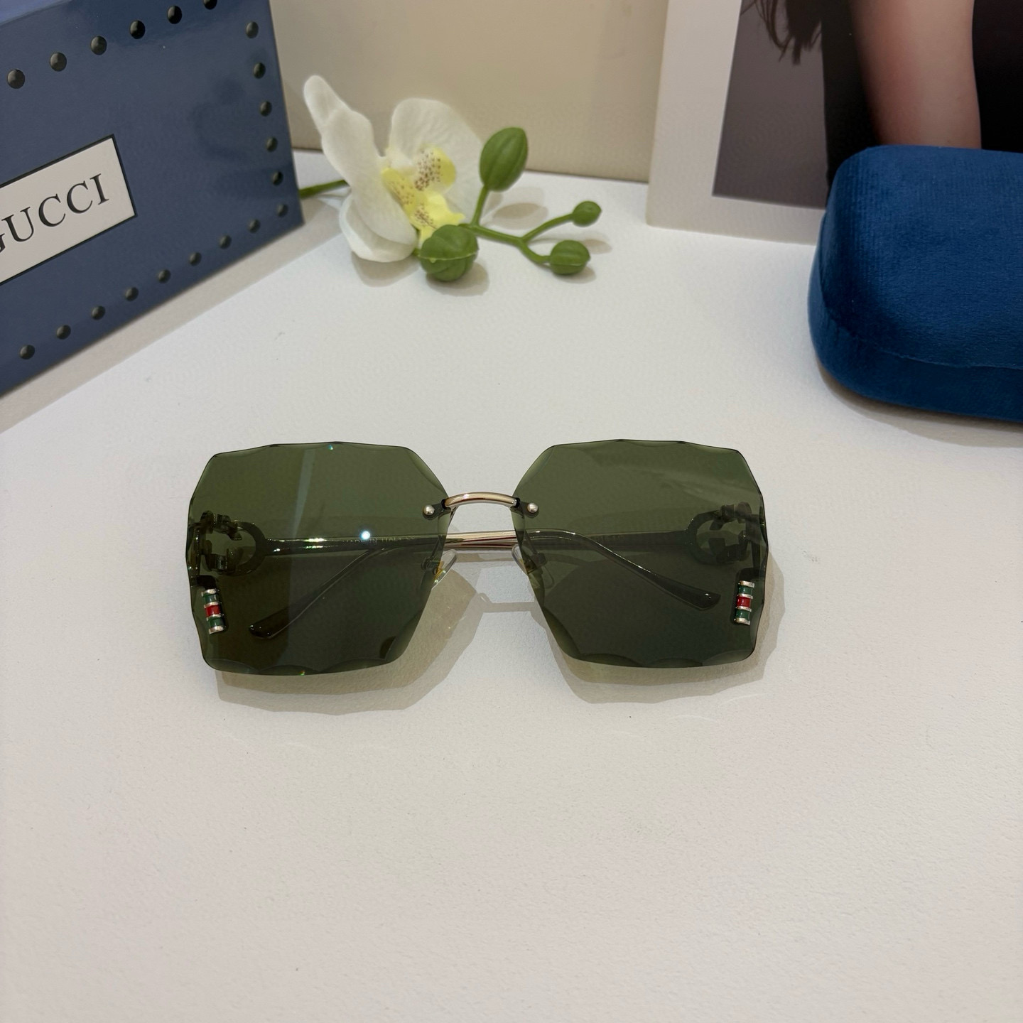“Gucchi’s High-Quality Red-Tide Sunglasses: Spring 2025 Fashion Boom” - 图片 3