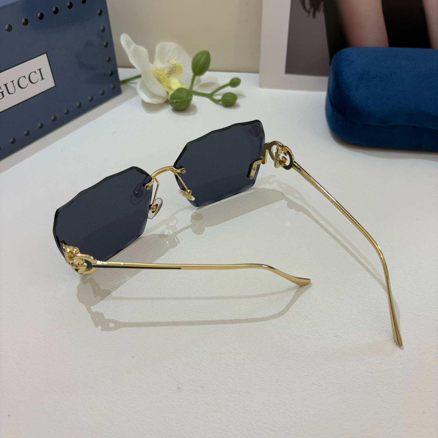 “High-Quality Red-Tide Sunglasses in Gucci’s Spring 2025 Fashion Collection” - 图片 6