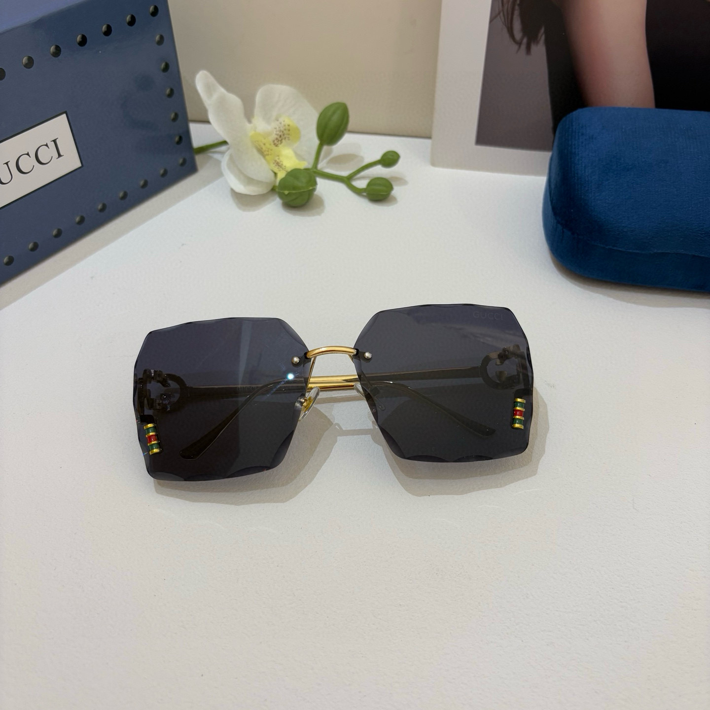 “High-Quality Red-Tide Sunglasses in Gucci’s Spring 2025 Fashion Collection” - 图片 4