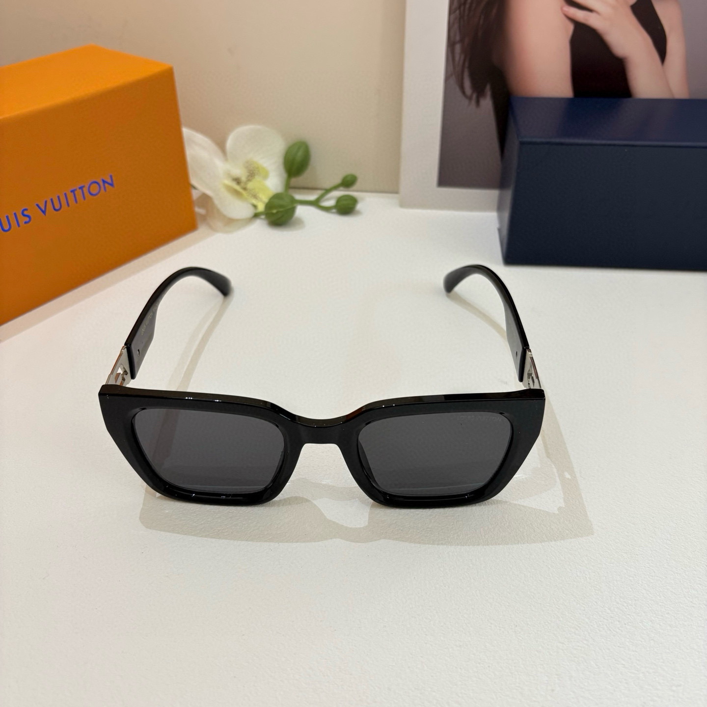 P95  
LV 路易威登 韩版墨镜网红同款太阳镜 大框时尚个性百搭潮流眼镜！出游必备神器！