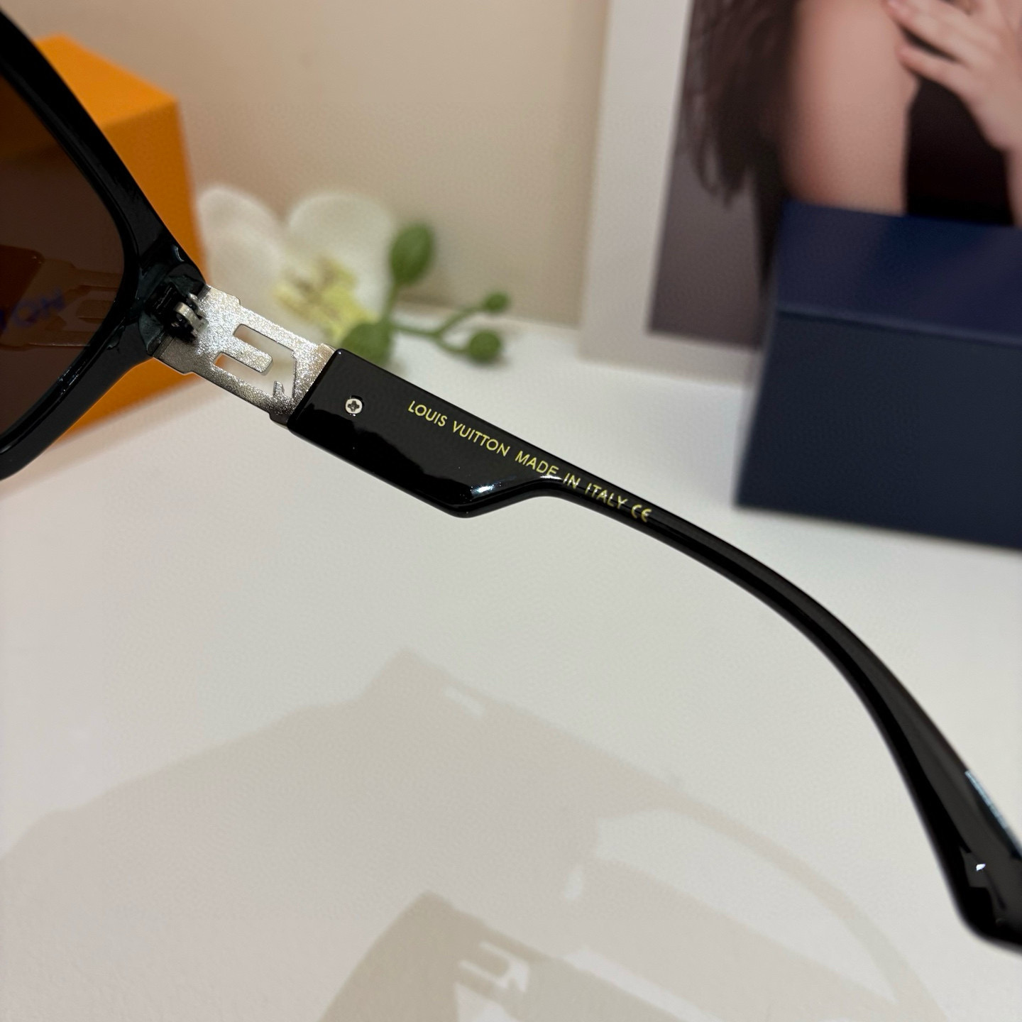 P95  
LV 路易威登 韩版墨镜网红同款太阳镜 大框时尚个性百搭潮流眼镜！出游必备神器！