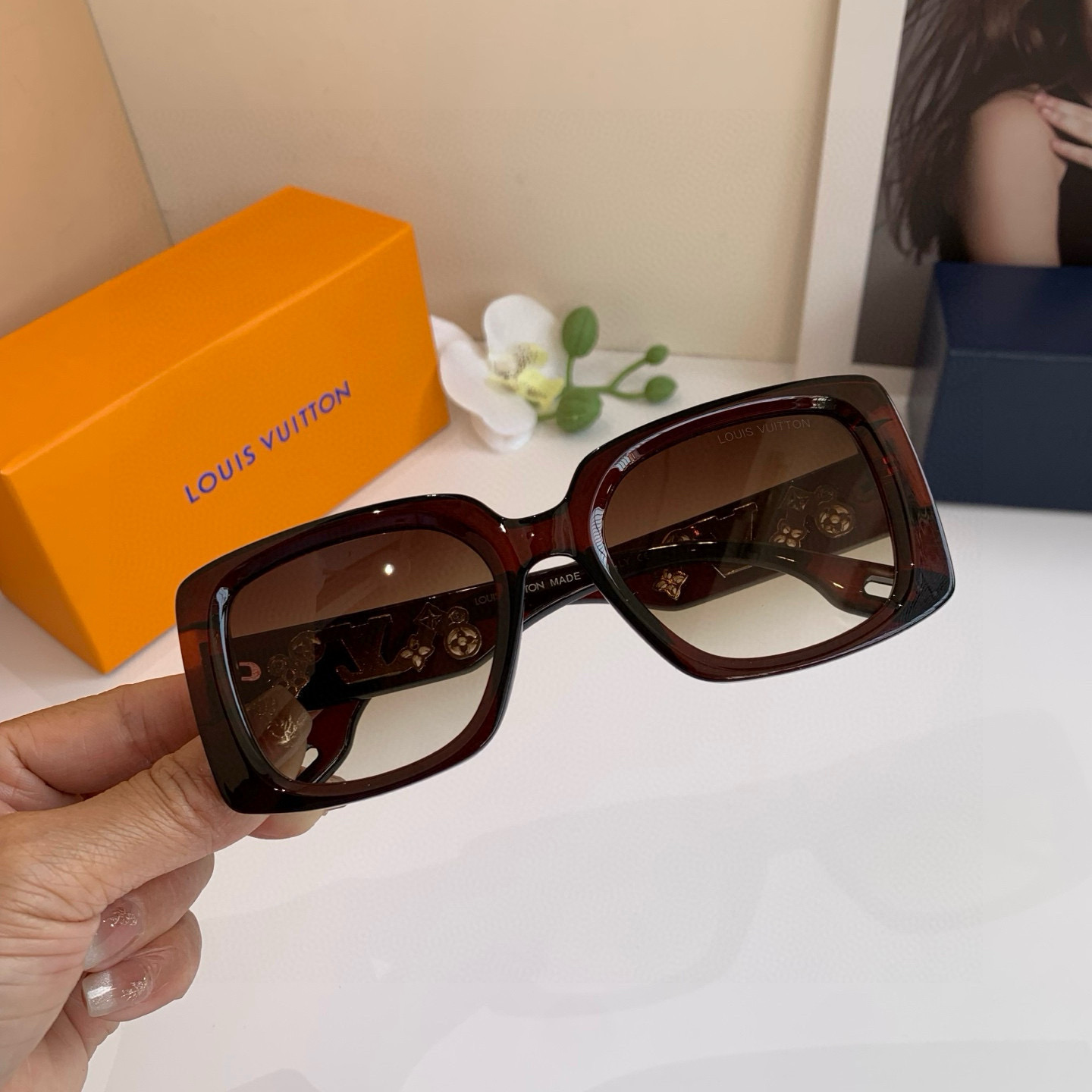 P90 
LV 路易威登 新款网红太阳镜 方框时尚个性百搭潮流眼镜！防紫外线遮阳墨镜！