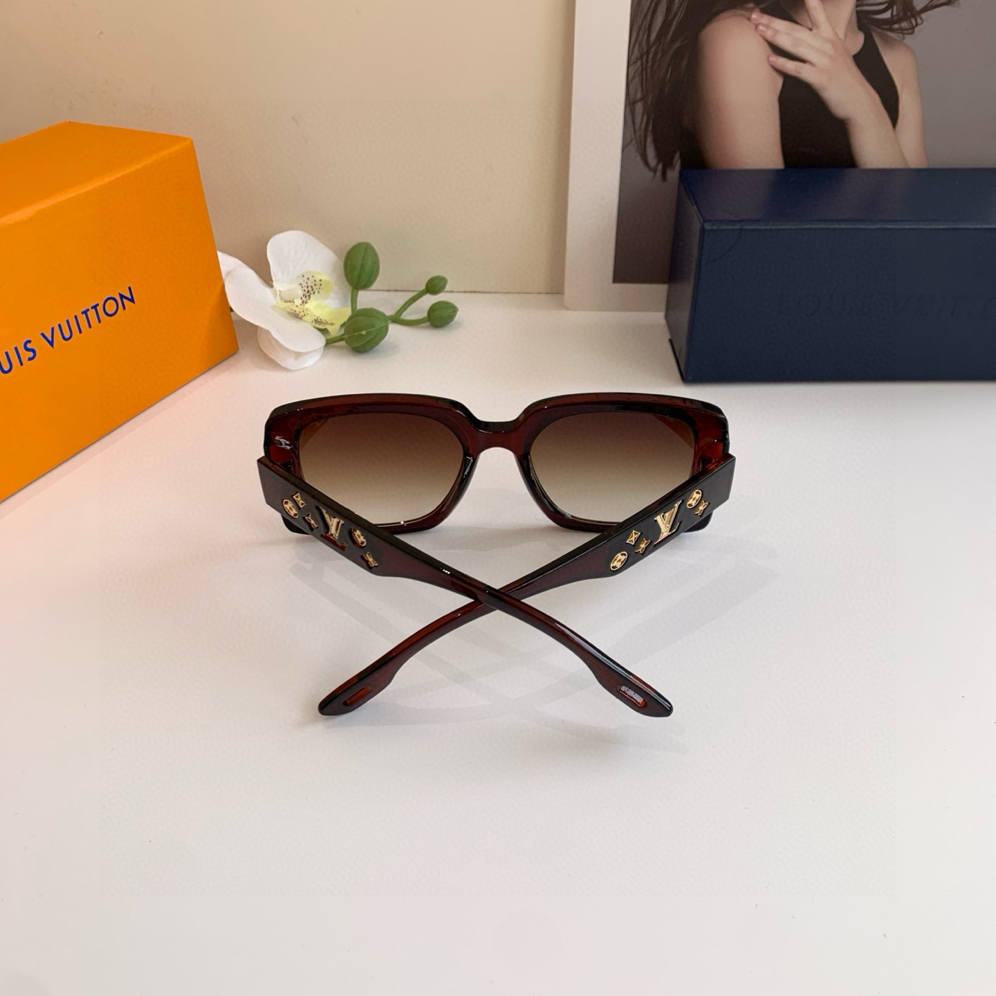 P90 
LV 路易威登 新款网红太阳镜 方框时尚个性百搭潮流眼镜！防紫外线遮阳墨镜！