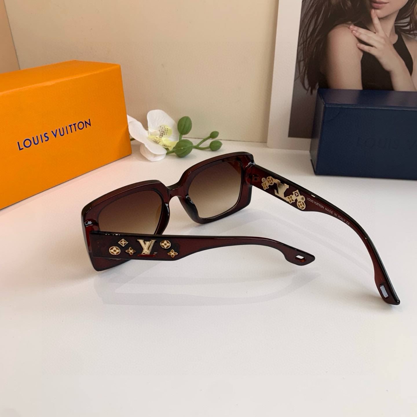 P90 
LV 路易威登 新款网红太阳镜 方框时尚个性百搭潮流眼镜！防紫外线遮阳墨镜！