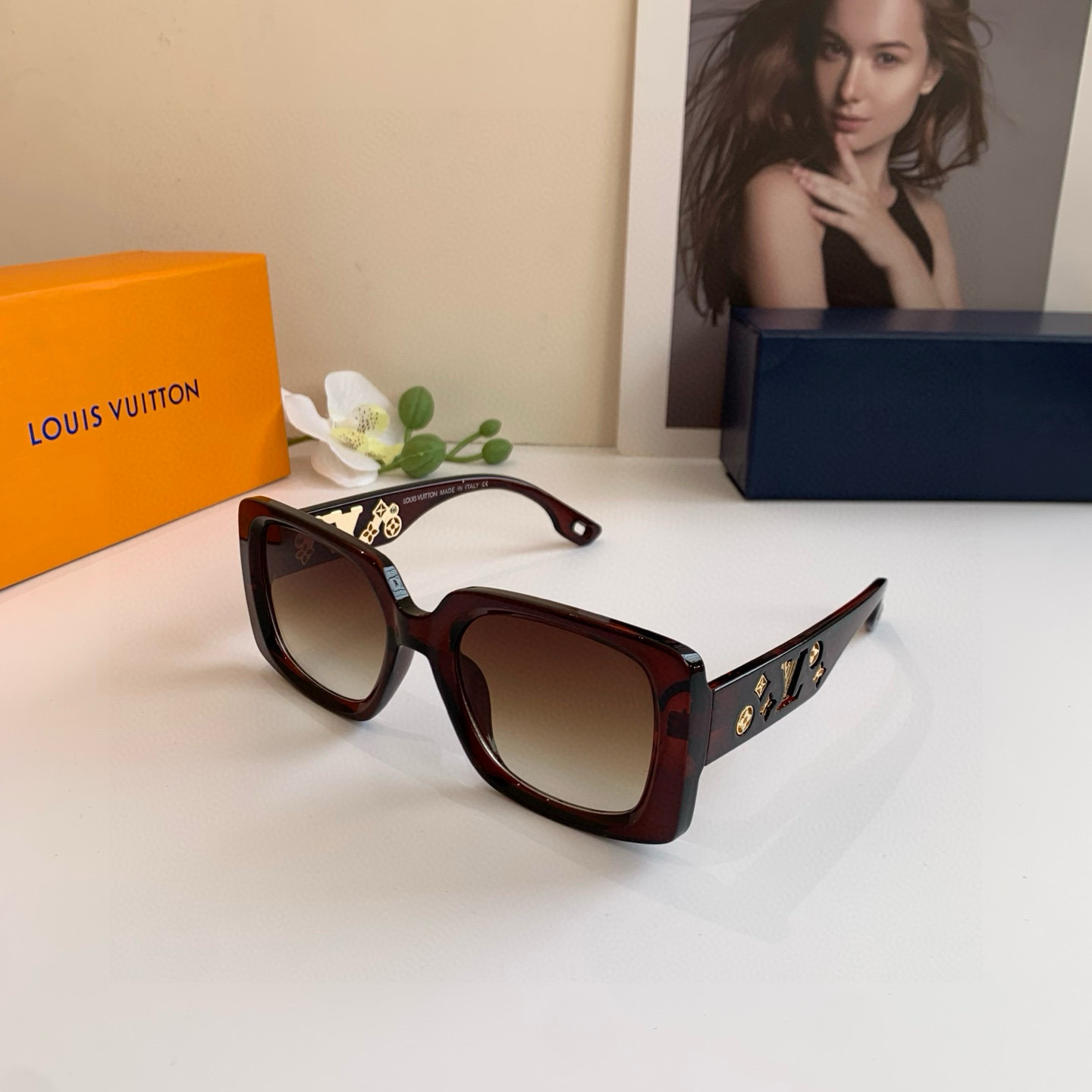 P90 
LV 路易威登 新款网红太阳镜 方框时尚个性百搭潮流眼镜！防紫外线遮阳墨镜！