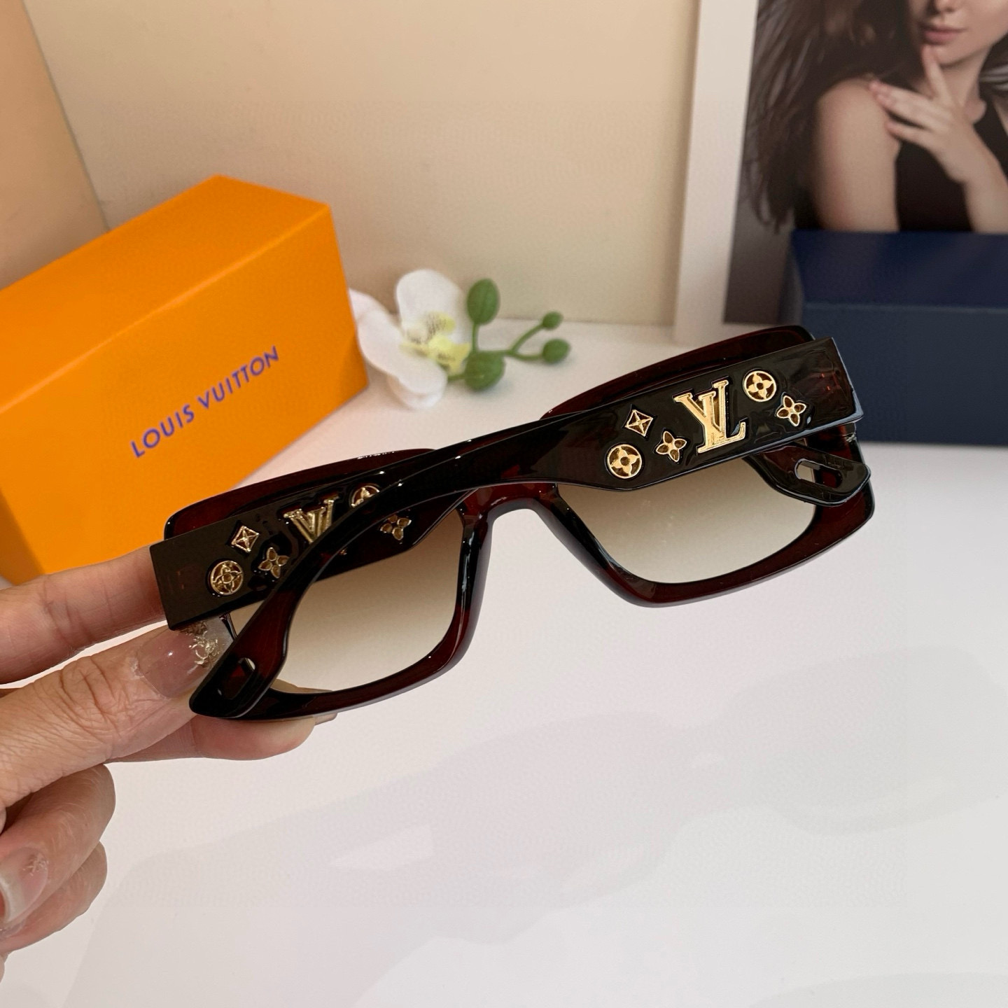 P90 
LV 路易威登 新款网红太阳镜 方框时尚个性百搭潮流眼镜！防紫外线遮阳墨镜！