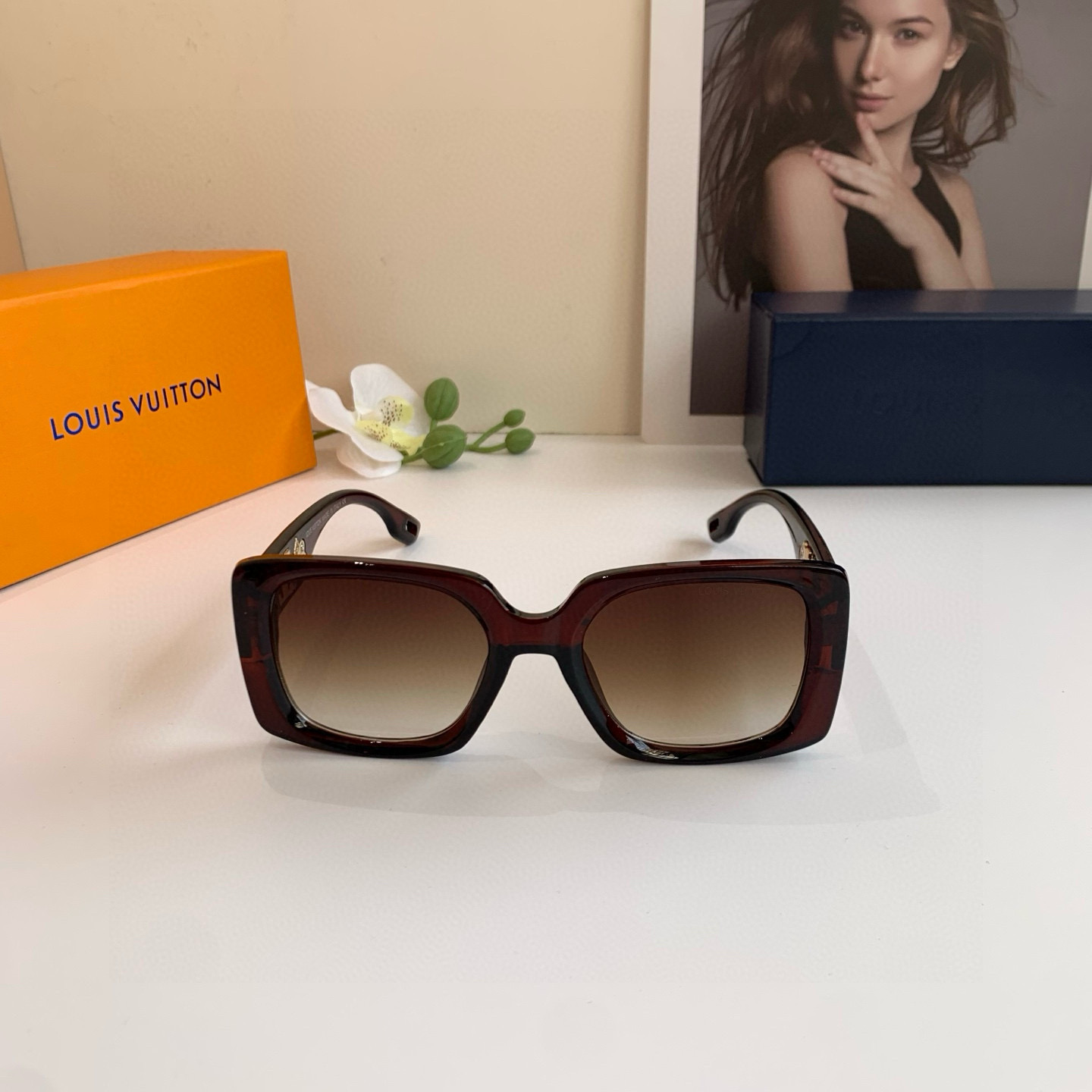 P90 
LV 路易威登 新款网红太阳镜 方框时尚个性百搭潮流眼镜！防紫外线遮阳墨镜！