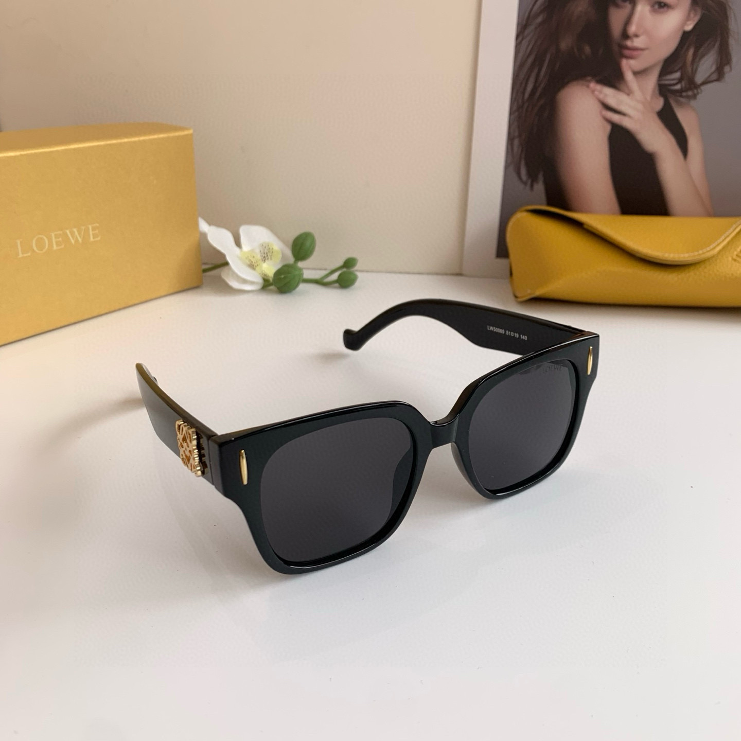 NO:376684,LOEWE New retro and fashionable square frame sunglasses, Xiaohongshu Internet celebrity sunglasses, UV-proof sunglasses!  glasses sunglasses sunglasses, glasses, loewe, loewe19860909LOEWE 罗意威 新款复古时尚方框太阳镜小红书网红同款墨镜 防紫外线遮阳眼镜！眼镜墨镜太阳镜,眼镜,loewe,loewe,glasses
