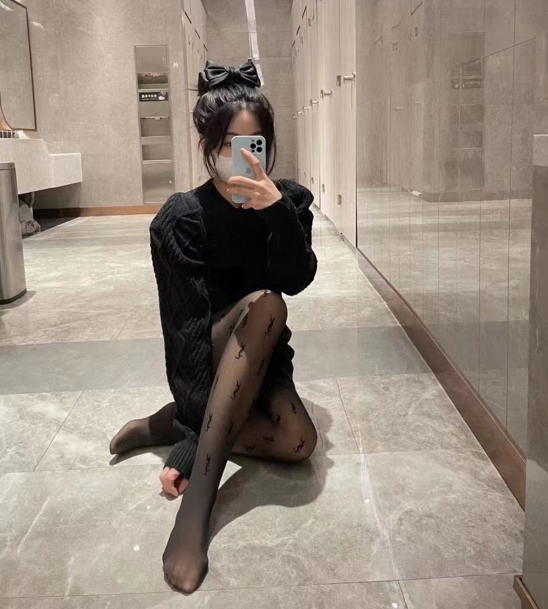 NO:585088,Comes with packaging [1 pair per box] Saint Laurent classic flocked letter stockings, European and American big-name pantyhose made in a one-to-one higher version, you can see the craftsmanship!  A must-have item for fashionistas in autumn and winter!  socks, stockings, socks, saint laurent, socks19860909配包装【一盒1双】 圣罗兰 经典植绒字母丝袜 欧美大牌裤袜一比一高版本制作,可以看得到的工艺！潮人秋冬必备单品！袜子,丝袜,袜子,saint laurent,socks,accessory