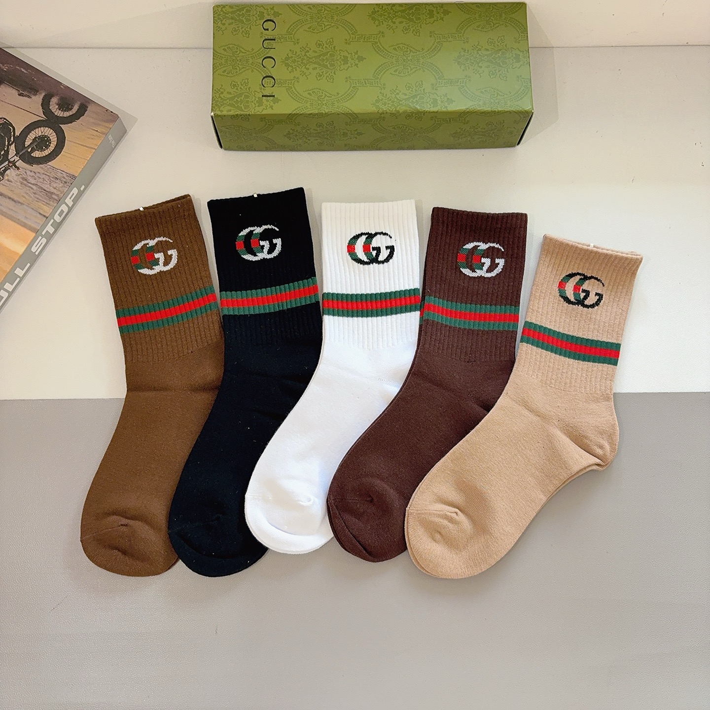 NO:586349,Comes with packaging (5 pairs in a box) Gucci Gucci ins super hot long socks, pure cotton fabric, a must-have for fashionistas, classic double G letters, personalized, fashionable and versatile!  socks, stockings, socks, gucci, socks19860909配包装（一盒5双） Gucci 古奇 ins超火长筒袜子、纯棉面料,潮人必备 ,经典双G字母,个性时尚百搭款！袜子,丝袜,袜子,gucci,socks,accessory