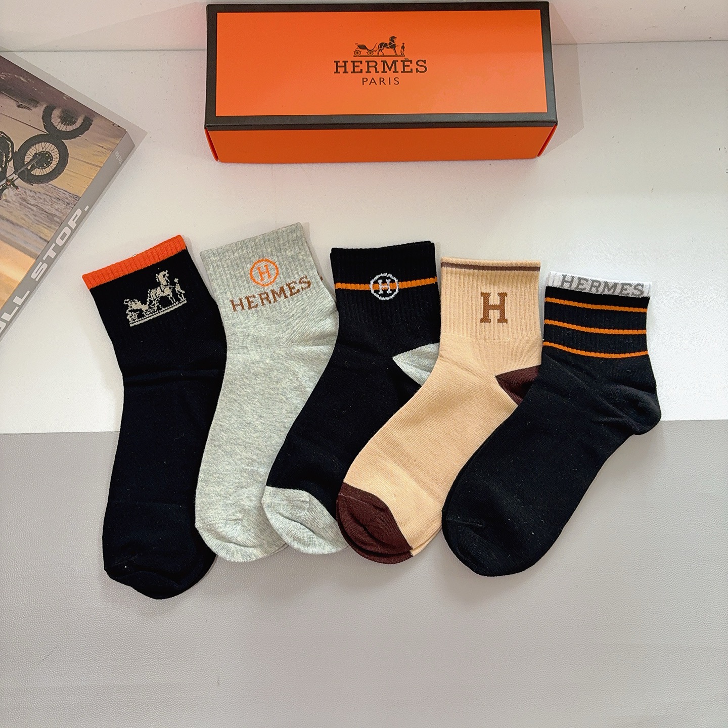 NO:585925,Comes with packaging [5 pairs in a box] HERMES mid-calf socks, super soft, indispensable for fashionistas, counter purchase quality socks, stockings, socks, hermes, hermes, socks19860909配包装【一盒5双】 HERMES爱马仕中筒袜子超级柔软潮人必不能少的专柜代购品质 袜子,丝袜,袜子,hermes,hermes,socks,accessory