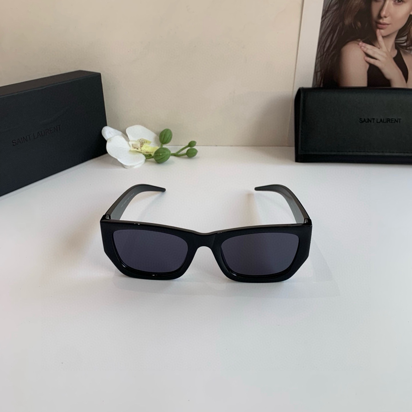 🉐️130
YSL 圣罗兰 新款方框太阳镜 欧美风遮阳墨镜 众多明星同款眼镜!出游驾驶必备品