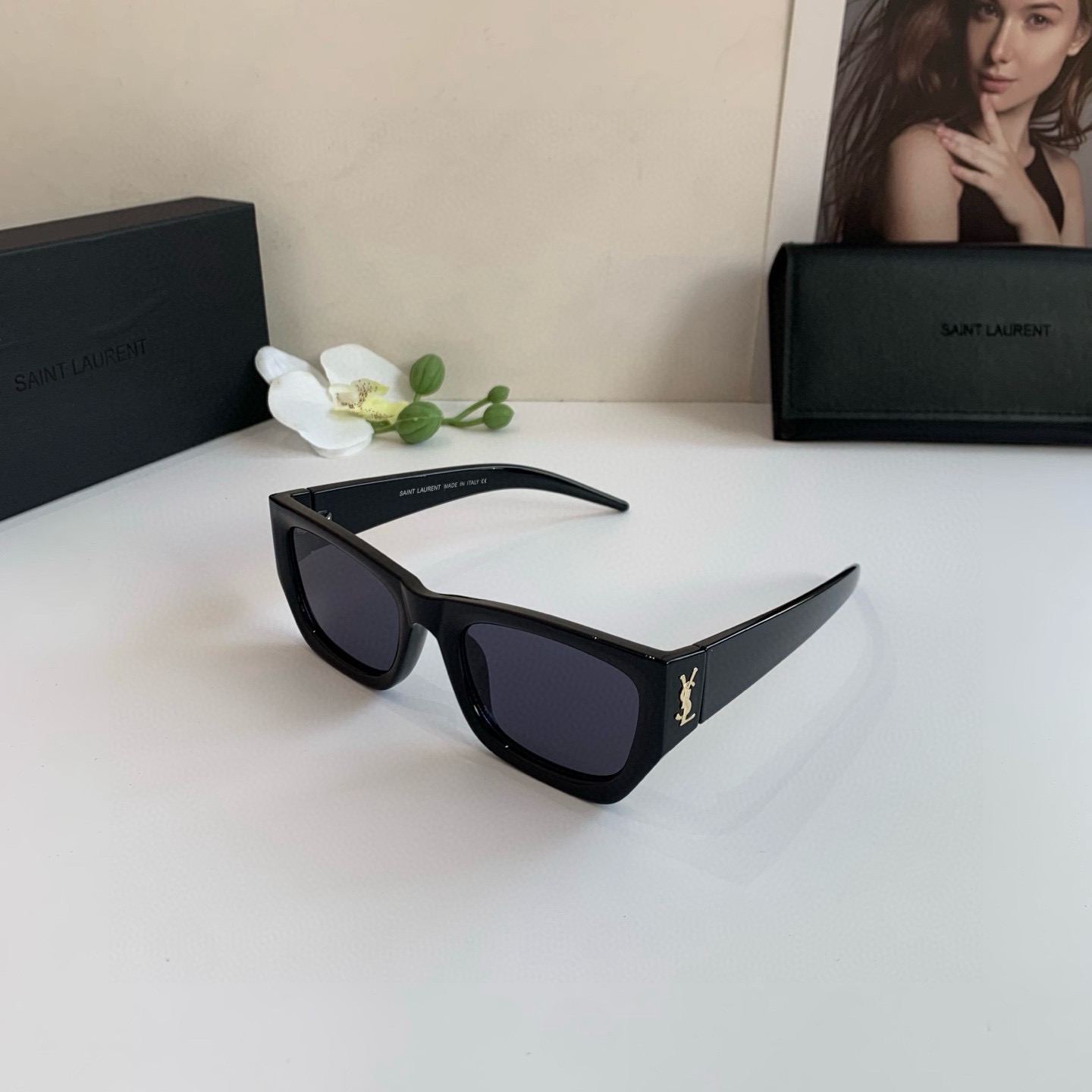 🉐️130
YSL 圣罗兰 新款方框太阳镜 欧美风遮阳墨镜 众多明星同款眼镜!出游驾驶必备品