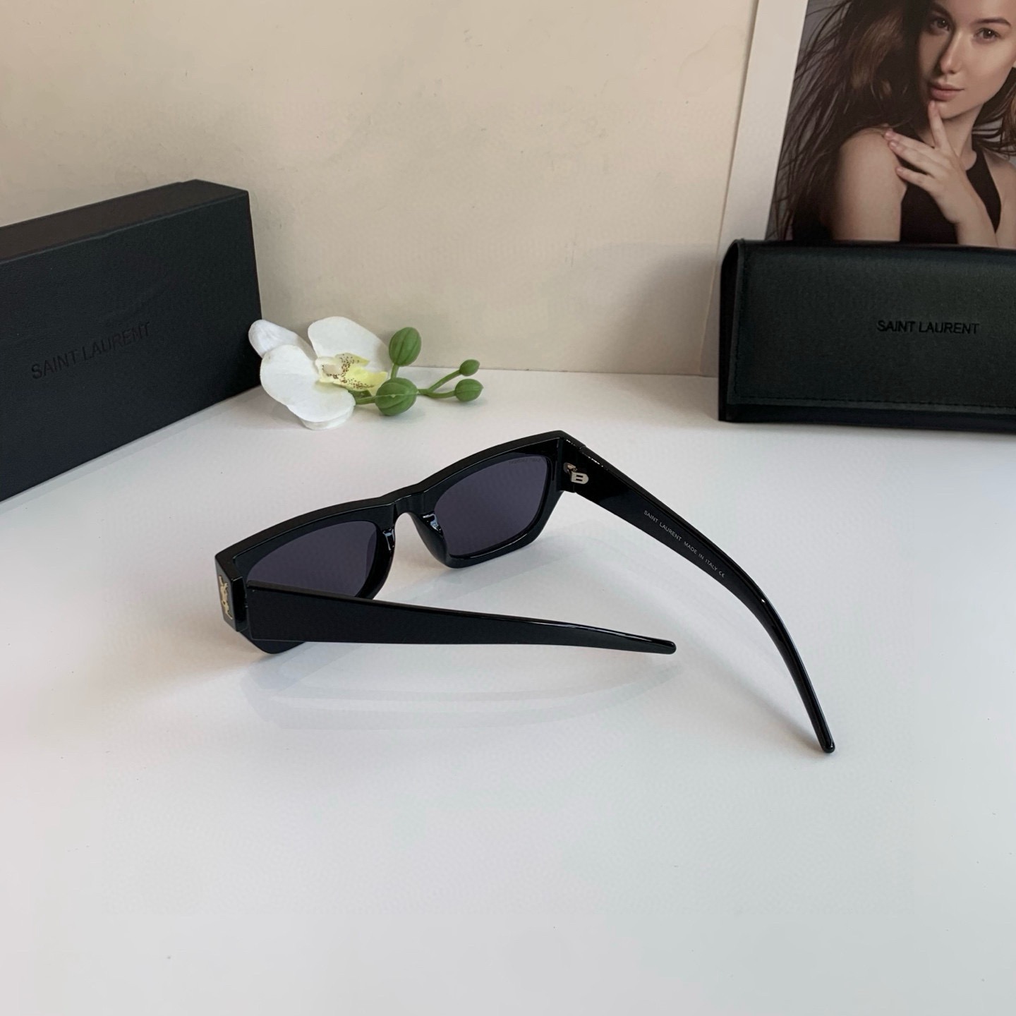 🉐️130
YSL 圣罗兰 新款方框太阳镜 欧美风遮阳墨镜 众多明星同款眼镜!出游驾驶必备品