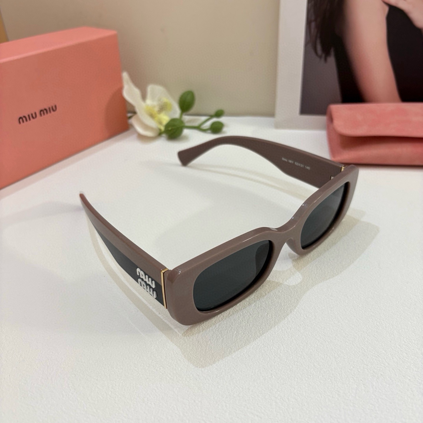 NO:862948,MIUMIU sunglasses for women, high-end sun protection, two-color large frame, slimming, suitable for square faces, Korean sunglasses, sunglasses, sunglasses, glasses, miumiu19860909缪缪MIUMIU墨镜女士高级感防晒双色大框显瘦适合方脸韩系太阳眼镜眼镜墨镜太阳镜,眼镜,miumiu,glasses