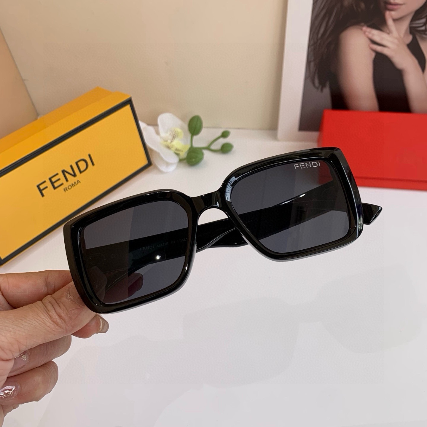 NO:925712,FENDI Fendi's same F-letter sunglasses as the Internet celebrity can be worn by both men and women ~ versatile glasses!  Travel driving glasses glasses sunglasses sunglasses, glasses, fendi, fendi19860909FENDI芬迪 网红同款F字母太阳镜 男女均可佩戴~百搭款眼镜！出行驾驶眼镜眼镜墨镜太阳镜,眼镜,fendi,fendi,glasses