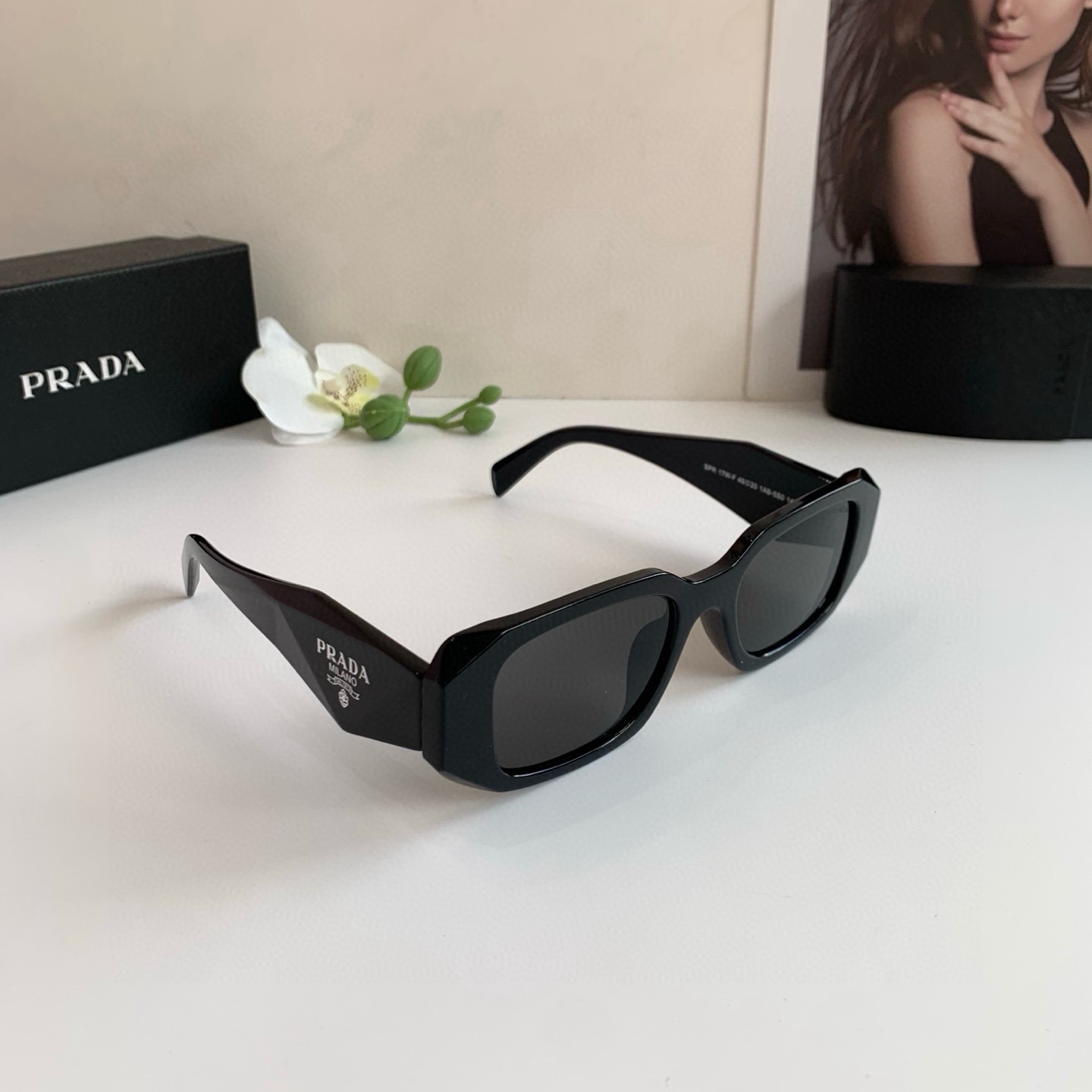 NO:825137,PRADA Men's and women's sunglasses, high-end, trendy and fashionable, all-match face-slimming sunglasses, high quality!  Driving sunglasses!  glasses, sunglasses, sunglasses, glasses, prada, prada19860909PRADA 普拉达 男女款墨镜 高档 潮流时尚百搭款百搭瘦脸太阳镜 高品质 ！开车太阳镜 ！眼镜墨镜太阳镜,眼镜,prada,prada,glasses