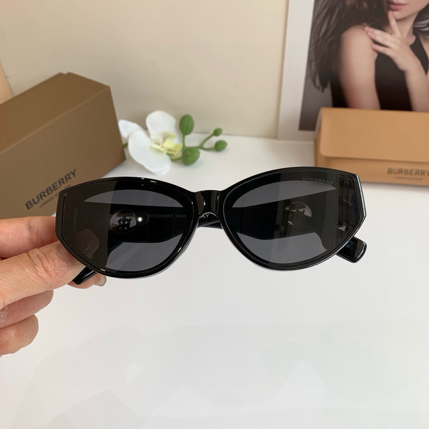 NO:953117,BURBERRY Burberry Internet celebrity classic luxury fashion square sunglasses [satisfied] extraordinary temperament trendy sunglasses glasses sunglasses sunglasses, glasses, burberry, burberry19860909BURBERRY巴宝莉网红经典奢华时尚方框太阳镜[得意] 气质非凡 潮流墨镜眼镜墨镜太阳镜,眼镜,burberry,burberry,glasses