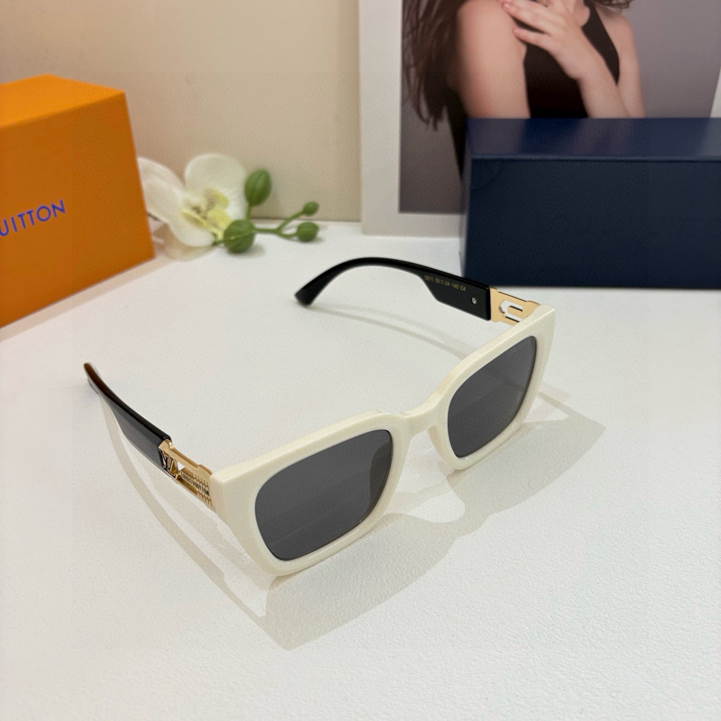 NO:885053,LV Louis Vuitton Korean style sunglasses, the same style as the internet celebrity, large frame fashionable personality and versatile trendy glasses!  A must-have artifact for traveling!  glasses, sunglasses, sunglasses, glasses, louis vuitton, louis vuitton19860909LV 路易威登 韩版墨镜网红同款太阳镜 大框时尚个性百搭潮流眼镜！出游必备神器！眼镜墨镜太阳镜,眼镜,louis vuitton,louis vuitton,glasses