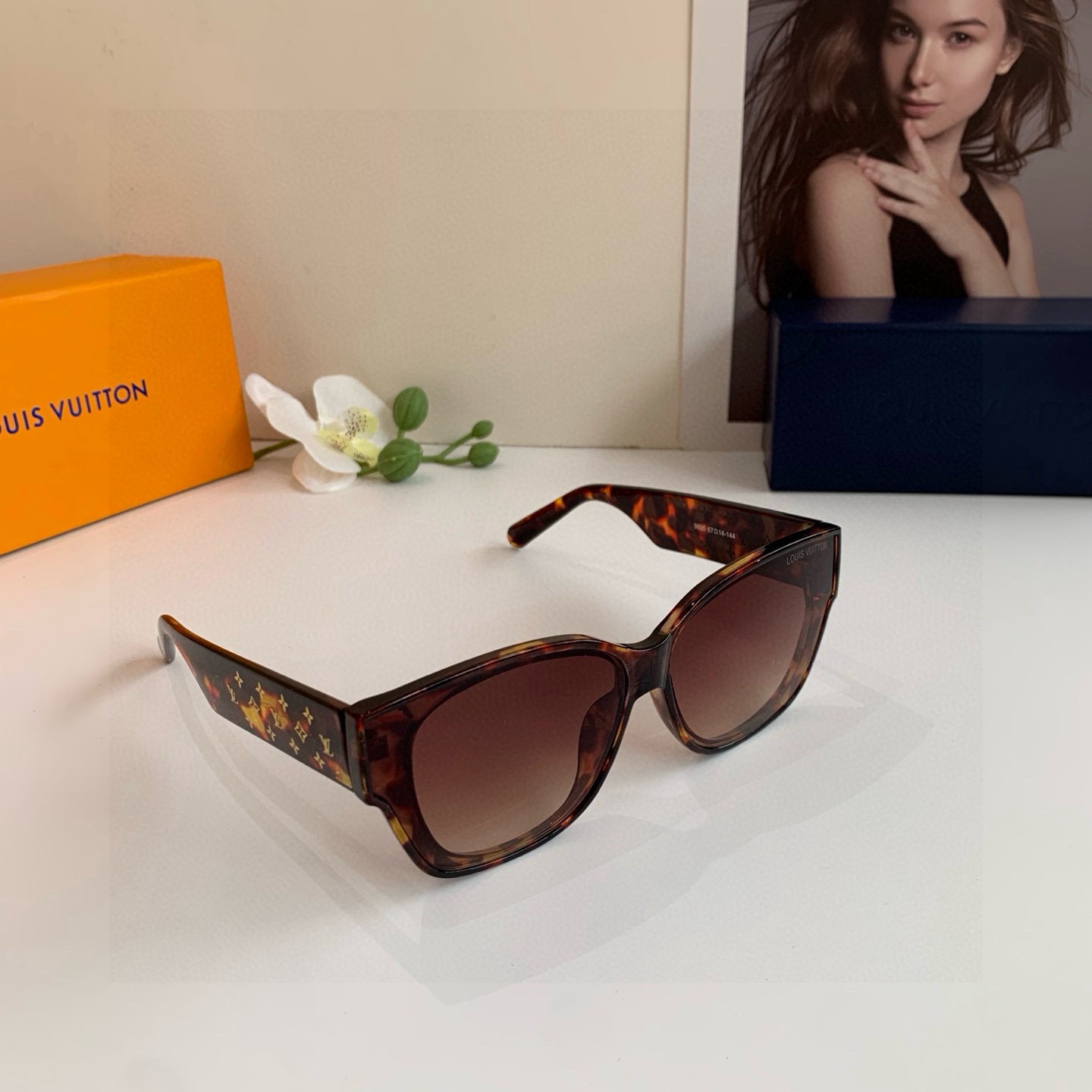 NO:885064,LV Louis Vuitton's new internet celebrity sunglasses, square frame fashionable personality and versatile trendy glasses!  UV protection sunglasses!  glasses, sunglasses, sunglasses, glasses, louis vuitton, louis vuitton19860909LV 路易威登 新款网红太阳镜 方框时尚个性百搭潮流眼镜！防紫外线遮阳墨镜！眼镜墨镜太阳镜,眼镜,louis vuitton,louis vuitton,glasses