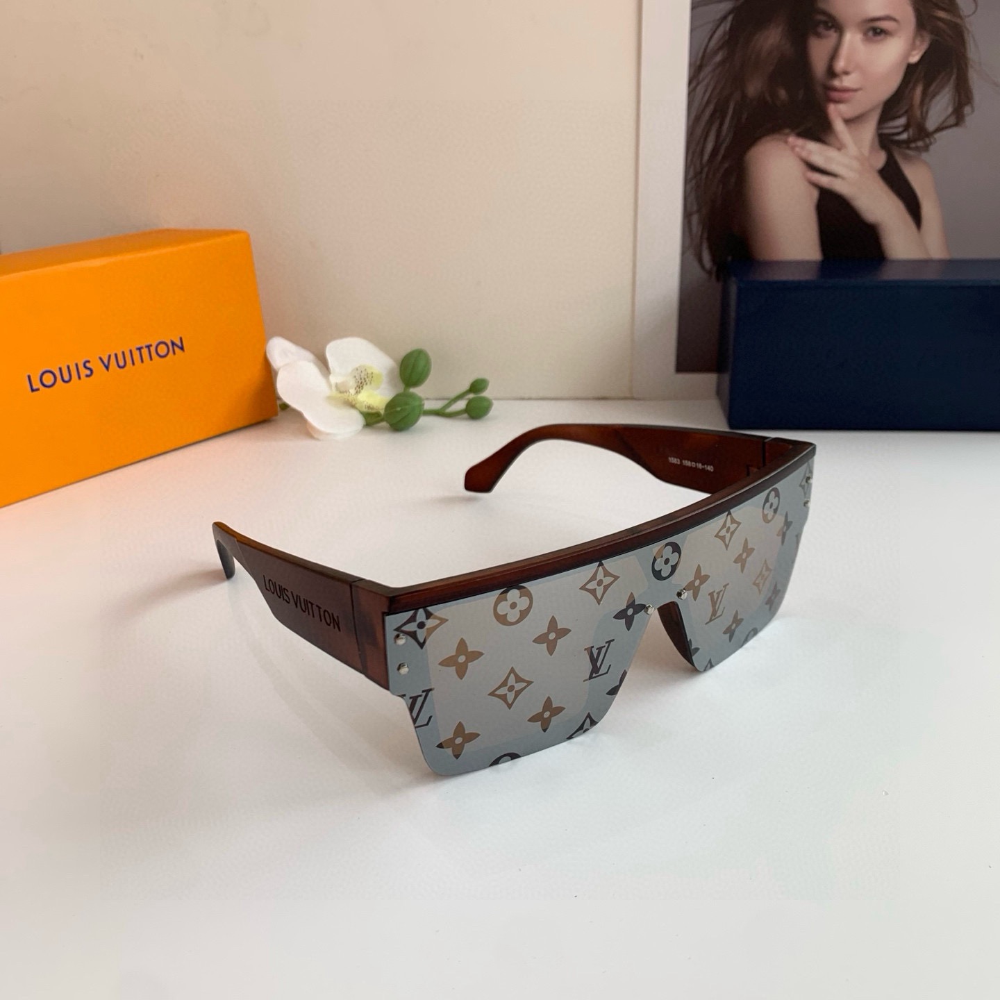 NO:885108,LV Louis Vuitton's classic series of square frame glasses are cool and popular on the street, good-looking, super stylish and small in appearance, unisex style!  glasses, sunglasses, sunglasses, glasses, louis vuitton, louis vuitton19860909LV路易威登 经典系列方框眼镜 酷帅炸街 ,好看上脸超大气显脸小 男女通用款！眼镜墨镜太阳镜,眼镜,louis vuitton,louis vuitton,glasses