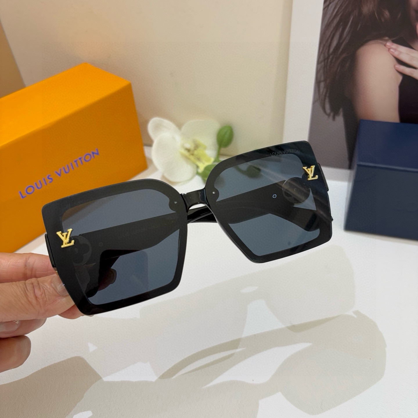 NO:865306,LV Louis Vuitton Korean style sunglasses, the same style as the internet celebrity, large frame fashionable personality and versatile trendy glasses!  A must-have artifact for traveling!  glasses, sunglasses, sunglasses, glasses, louis vuitton, louis vuitton19860909LV 路易威登 韩版墨镜网红同款太阳镜 大框时尚个性百搭潮流眼镜！出游必备神器！眼镜墨镜太阳镜,眼镜,louis vuitton,louis vuitton,glasses