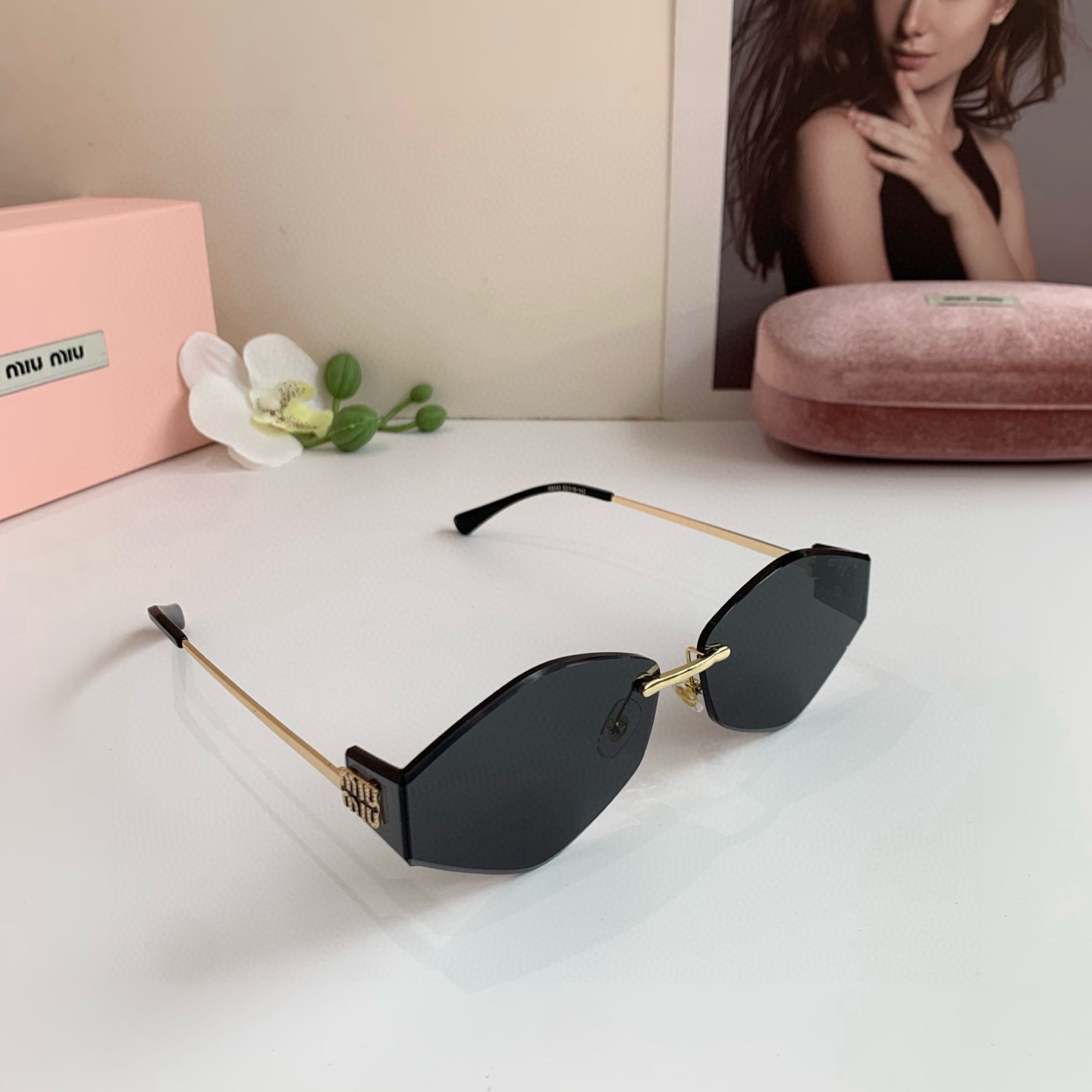 NO:865367,miumiu Miu Miu's new brand-name men's and women's sunglasses, anti-UV sunglasses, recommended by many internet celebrities!  glasses, sunglasses, sunglasses, glasses, miumiu19860909miumiu缪缪 新款大牌男女款太阳眼镜 防紫外线墨镜 众多网红推荐款！眼镜墨镜太阳镜,眼镜,miumiu,glasses