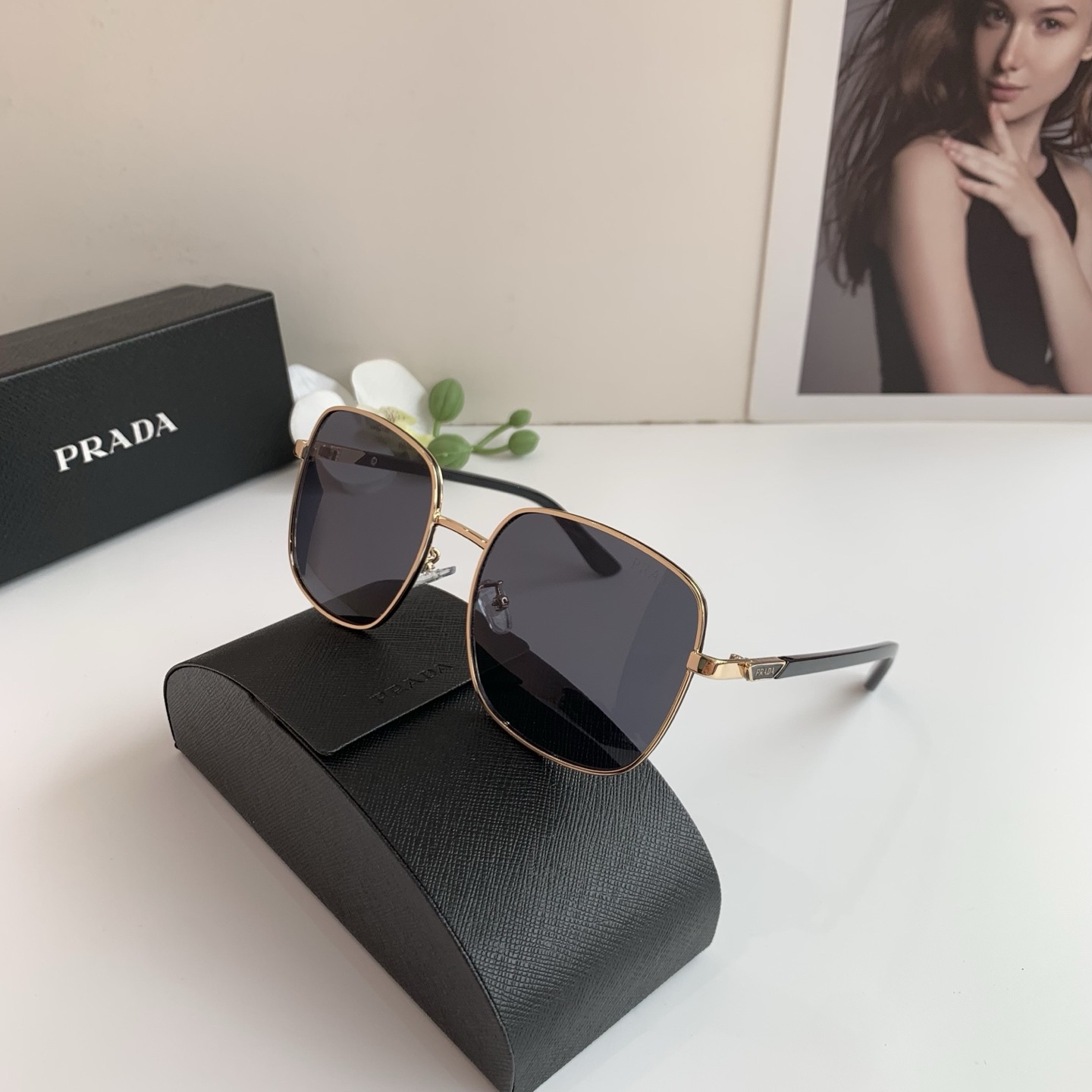 NO:767641,PRADA New metal square frame men's and women's sunglasses, fashionable sunshade sunglasses, travel and driving glasses!  glasses, sunglasses, sunglasses, glasses, prada, prada19860909PRADA 普拉达 新款金属方框男女太阳镜 时尚潮流遮阳墨镜 旅游驾驶眼镜！眼镜墨镜太阳镜,眼镜,prada,prada,glasses