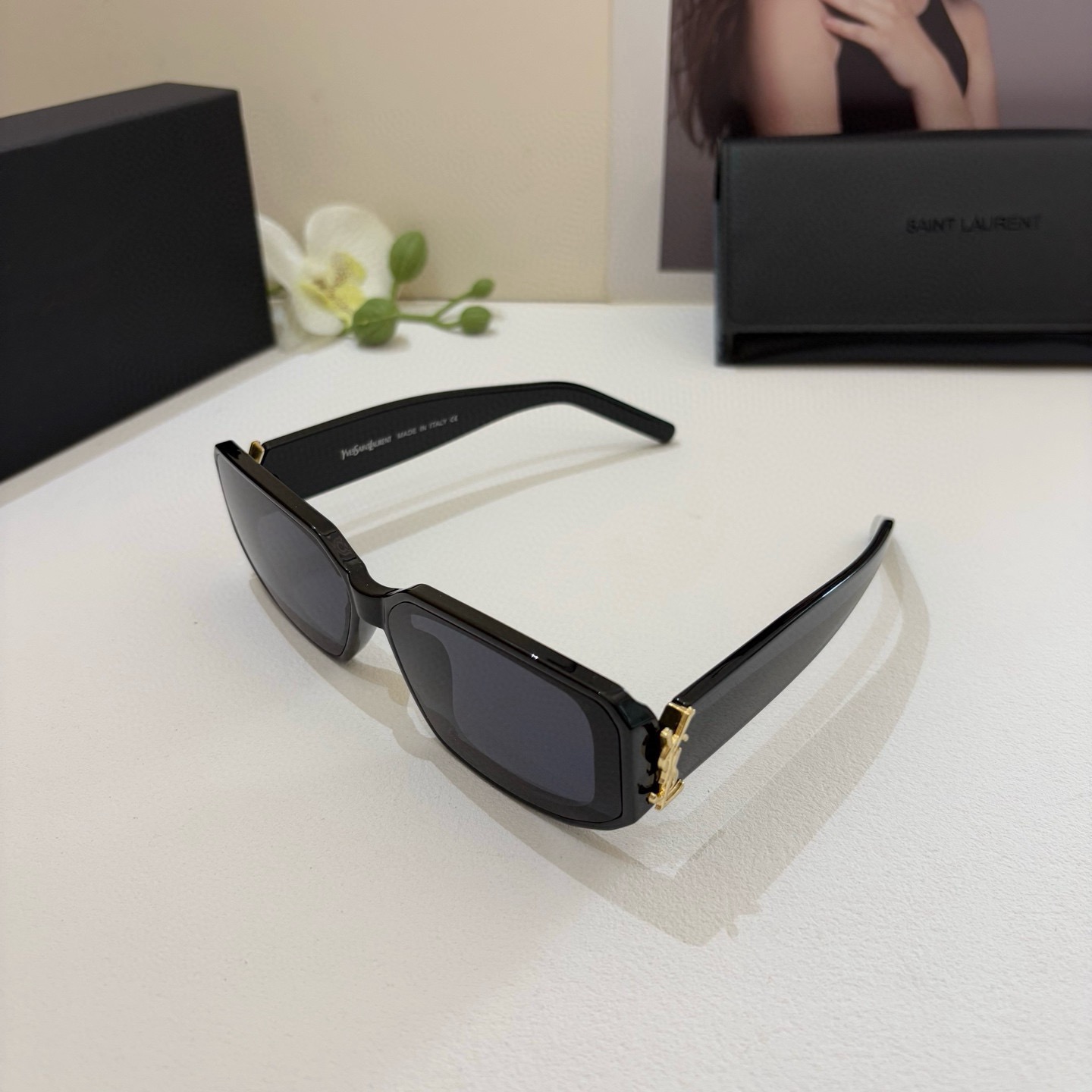 Солнечные очки Saint Laurent