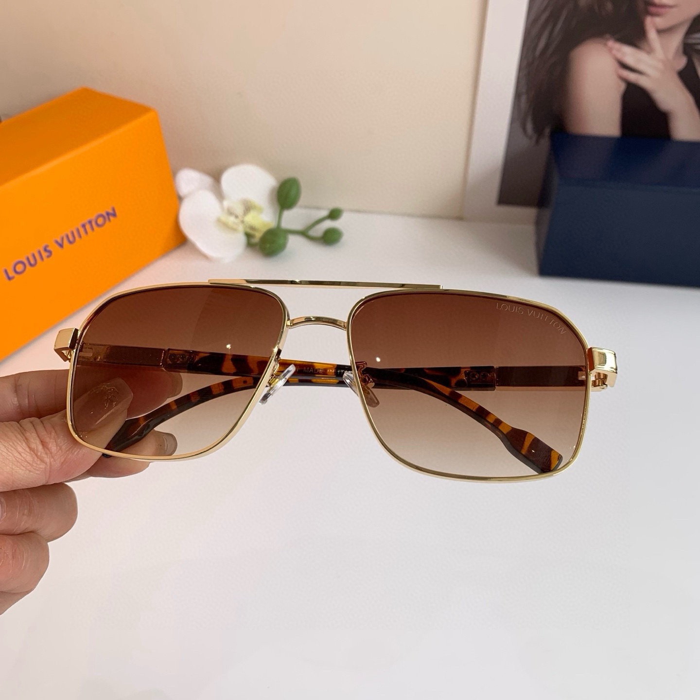 NO:926878,LV Louis Vuitton's new metal frame sunglasses, the same square frame sunglasses as the Internet celebrity, fashionable, versatile and trendy sunglasses!  glasses, sunglasses, sunglasses, glasses, louis vuitton, louis vuitton19860909LV路易威登 新款金属框遮阳太阳镜 网红同款方框墨镜 时尚个性百搭潮流太阳眼镜！眼镜墨镜太阳镜,眼镜,louis vuitton,louis vuitton,glasses
