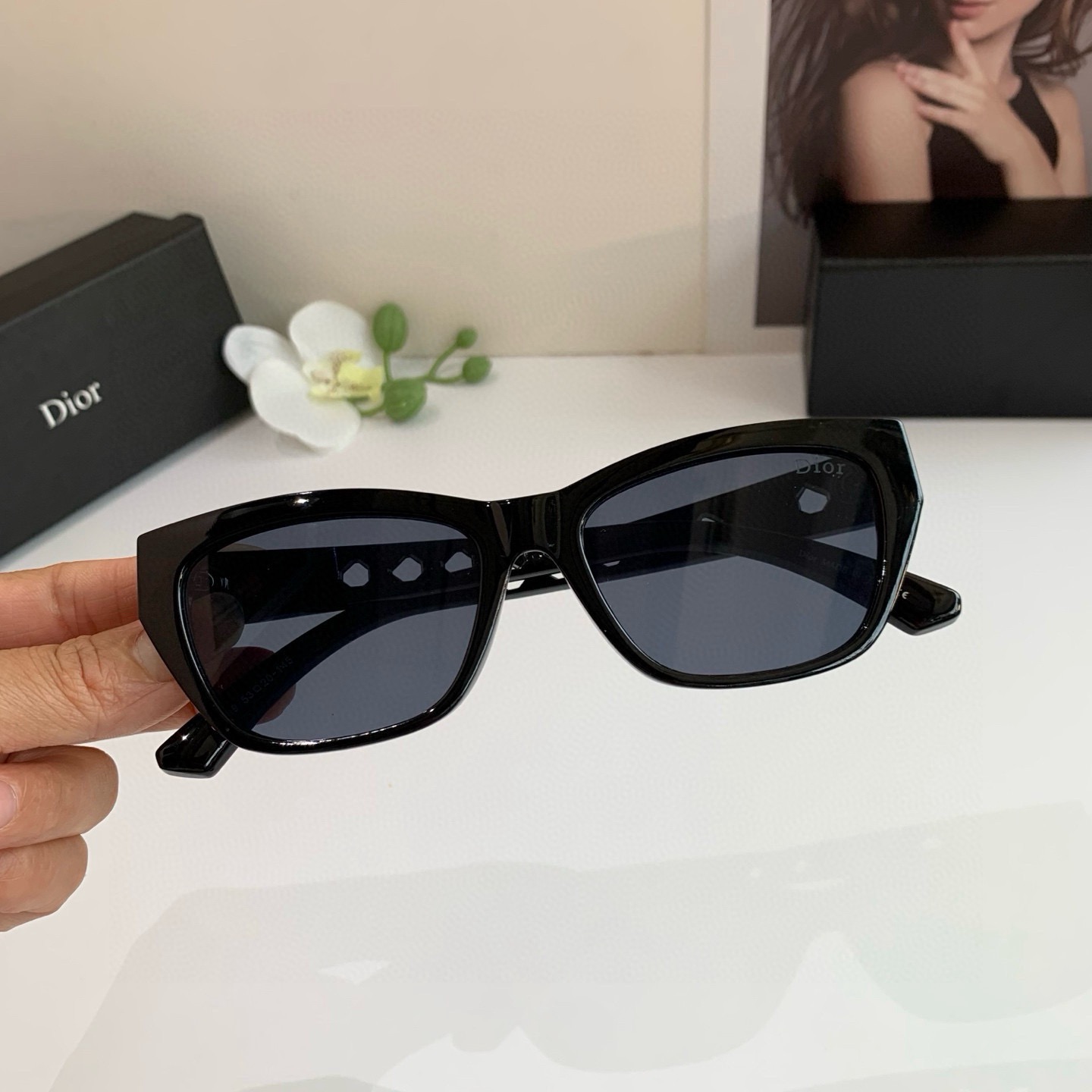 NO:767700,Dior Dior 2025 classic hollow temple sunglasses, fashionable and beautiful, high quality, fashionable and retro, personalized and comfortable sunshade sunglasses, sunshade trendy style, multi-color optional glasses, sunglasses, sunglasses, glasses, dior, dior19860909Dior迪奥 2025经典款镂空镜腿墨镜 时尚靓丽 质量上佳时尚复古 个性舒适遮阳太阳镜墨镜 遮阳潮流款 多色可选眼镜墨镜太阳镜,眼镜,dior,dior,glasses