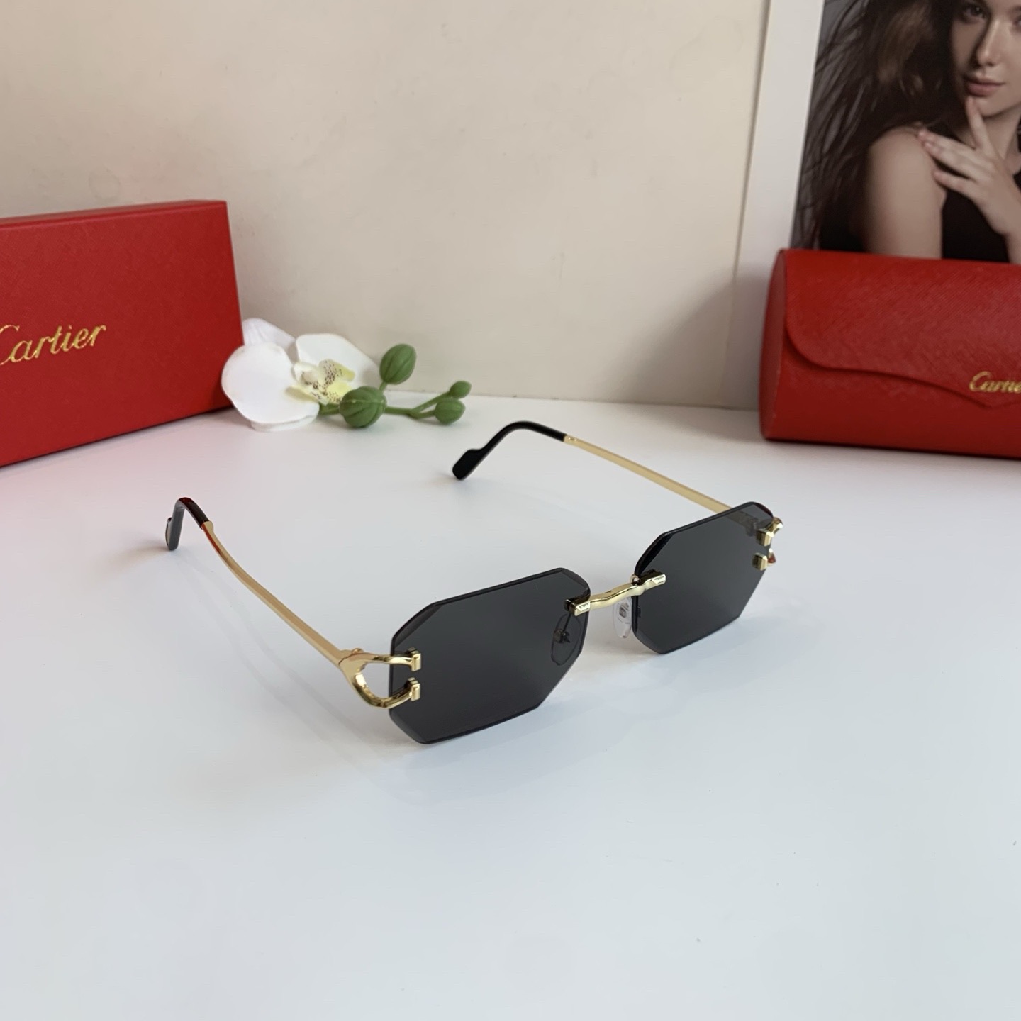 NO:742387,CARTIE*Cartier's new street style sunglasses, frameless fashion sunglasses for men and women, ultra-light, exquisite craftsmanship and full of temperament!  The symbol of ultra-high-end luxury!  glasses, sunglasses, sunglasses, glasses, cartier, cartier19860909CARTIE*卡地亚 新款街拍太阳镜 无框时尚男女款墨镜 超轻工艺精湛气质十足！超高档奢华的象征！眼镜墨镜太阳镜,眼镜,cartier,cartier,glasses