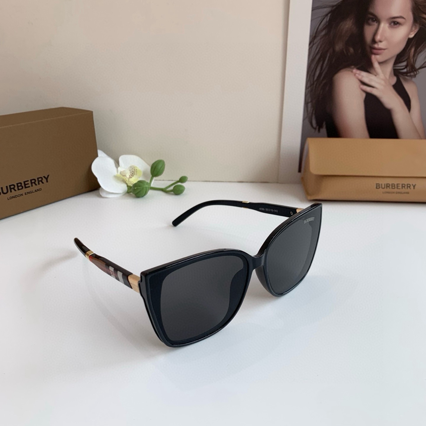 NO:742404,BURBERRY's 2025 new sunglasses are a must-have for travel and are the same sunglasses worn by many Internet celebrities!  glasses, sunglasses, sunglasses, glasses, burberry, burberry19860909BURBERRY巴宝莉 2025新款太阳眼镜出行必备众多网红明星同款太阳墨镜！眼镜墨镜太阳镜,眼镜,burberry,burberry,glasses
