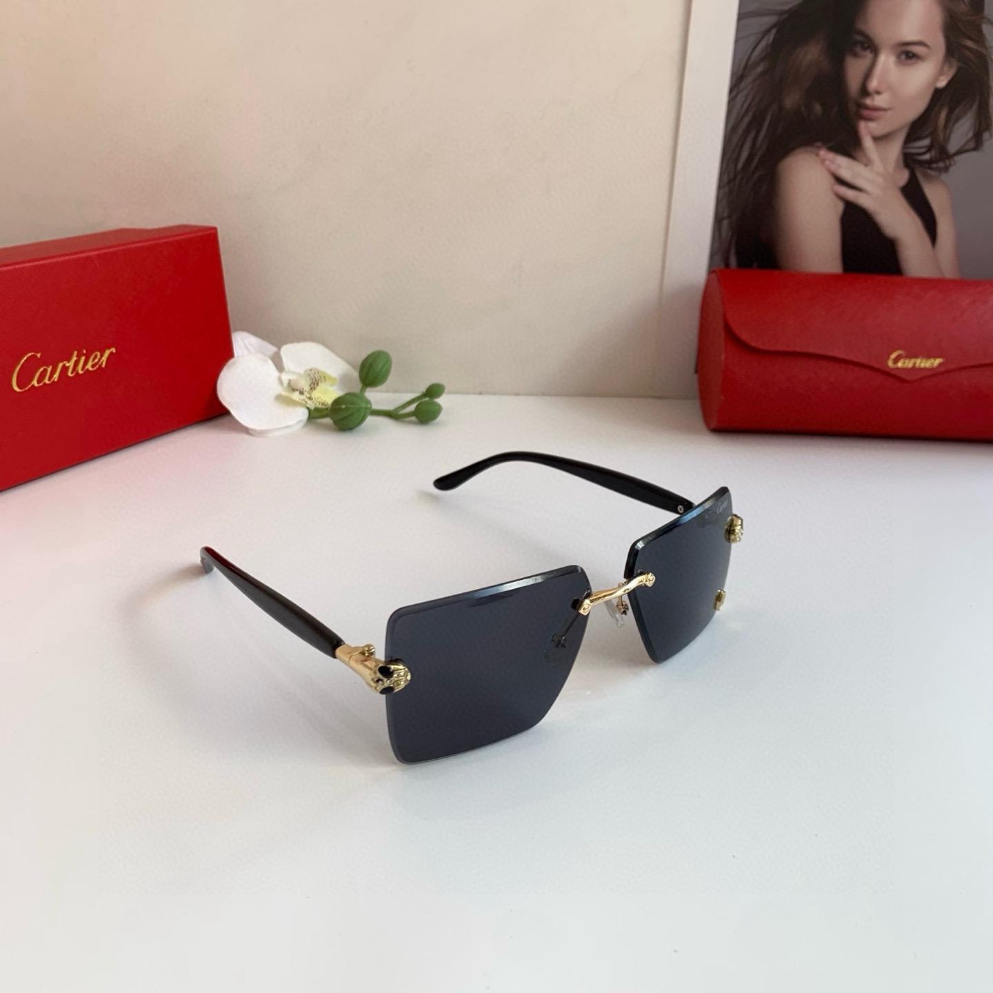 NO:742444,CARTIE*Cartier's new street style sunglasses, frameless fashion sunglasses for men and women, ultra-light, exquisite craftsmanship and full of temperament!  The symbol of ultra-high-end luxury!  glasses, sunglasses, sunglasses, glasses, cartier, cartier19860909CARTIE*卡地亚 新款街拍太阳镜 无框时尚男女款墨镜 超轻工艺精湛气质十足！超高档奢华的象征！眼镜墨镜太阳镜,眼镜,cartier,cartier,glasses