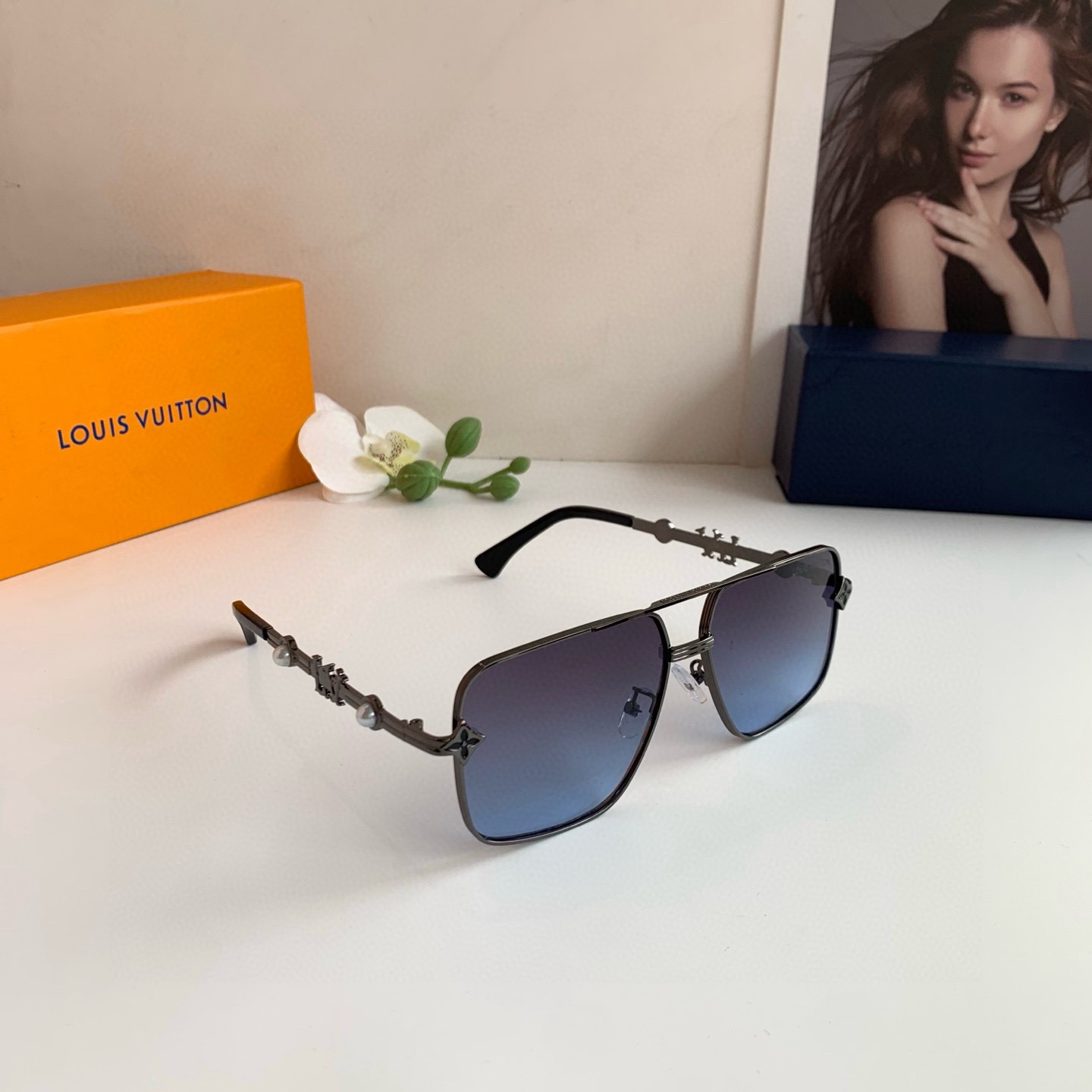 NO:742480,LV Louis Vuitton's new metal square frame men's and women's sunglasses, outdoor bright sunglasses, stylish, versatile and trendy glasses!  glasses, sunglasses, sunglasses, glasses, louis vuitton, louis vuitton19860909LV 路易威登 新款金属方框男女款墨镜 户外强光太阳镜 时尚个性百搭潮流眼镜！眼镜墨镜太阳镜,眼镜,louis vuitton,louis vuitton,glasses
