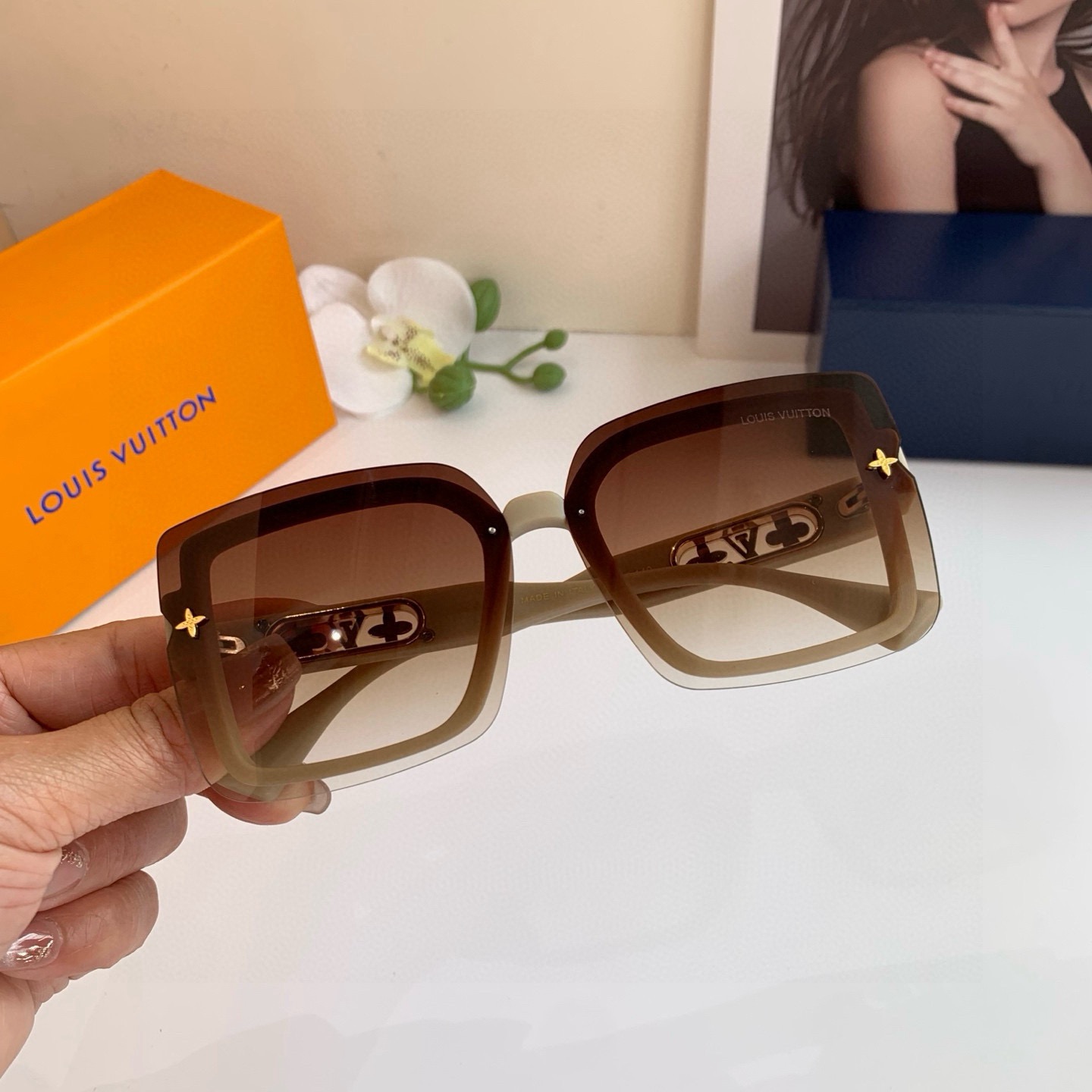 NO:742559,LV Louis Vuitton's square-frame sunglasses are the same style as those of Internet celebrities. Fashionable, versatile and trendy sunglasses!  glasses, sunglasses, sunglasses, glasses, louis vuitton, louis vuitton19860909LV路易威登 网红同款方框太阳镜 时尚个性百搭潮流太阳眼镜！眼镜墨镜太阳镜,眼镜,louis vuitton,louis vuitton,glasses