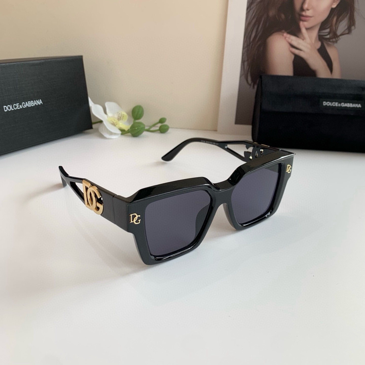 NO:742564,DG Dolce & Gabbana's new fashion internet celebrity large frame sunglasses, fashionable and versatile, sun protection sunglasses, unisex!  Glasses, sunglasses, sunglasses, glasses, Dolce&Gabbana19860909DG杜嘉班纳 新款时尚网红款大框太阳眼镜 时尚百搭 遮阳防晒太阳镜 男女通用！眼镜墨镜太阳镜,眼镜,Dolce&Gabbana,glasses
