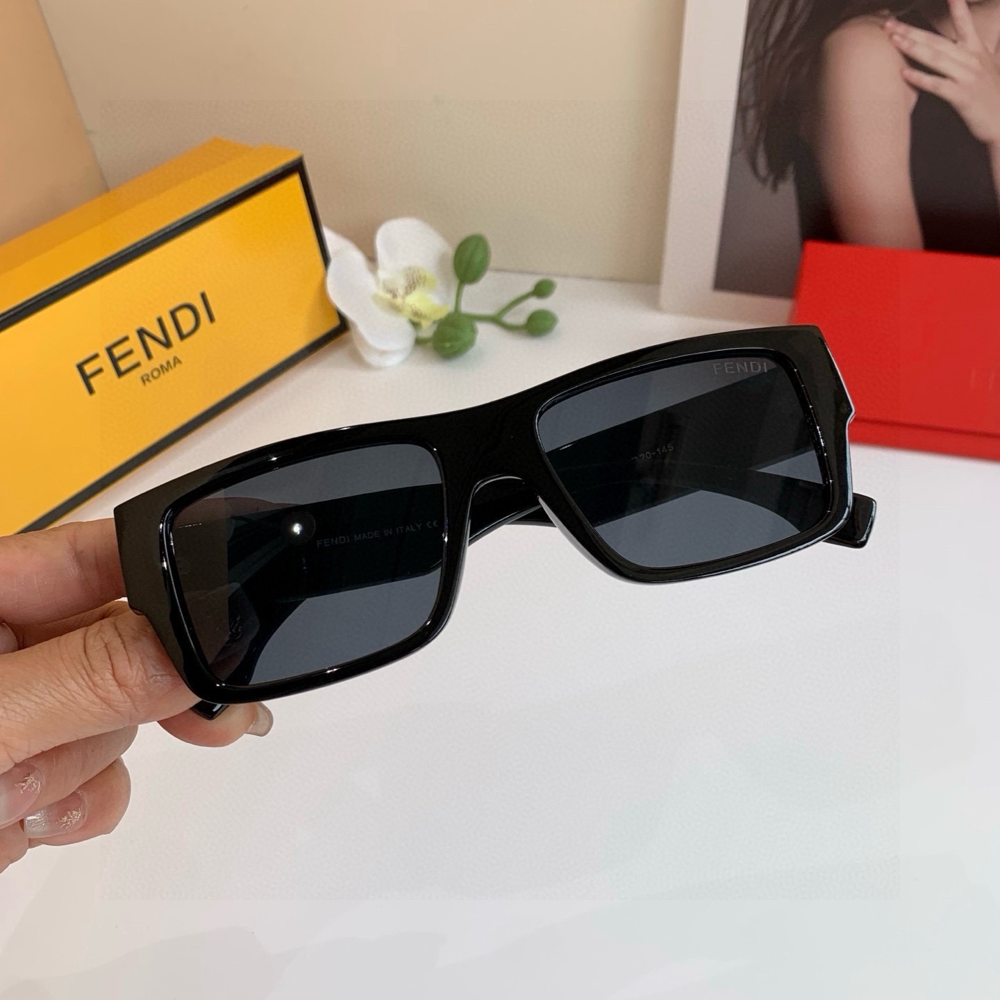 NO:742570,FENDI Fendi's high-quality fashionable square-frame sunglasses are comfortable to wear and can be worn by men and women ~ super versatile!  glasses, sunglasses, sunglasses, glasses, fendi, fendi19860909FENDI芬迪 高品质时尚方框太阳镜 佩带舒适 男女可以戴噢~超百搭！眼镜墨镜太阳镜,眼镜,fendi,fendi,glasses
