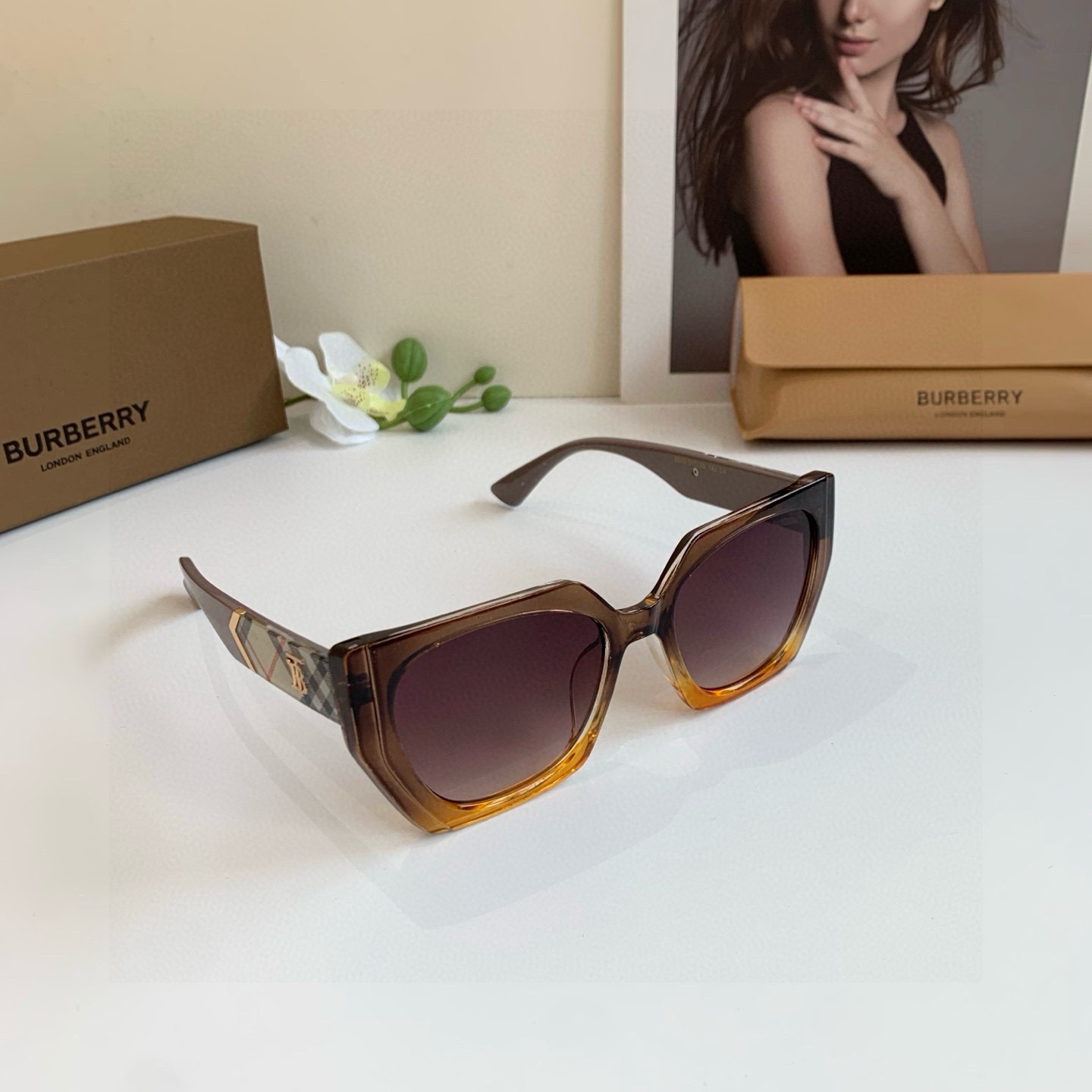 NO:826919,BURBERRY Internet celebrity classic luxury fashion square sunglasses [Proud] Extraordinary temperament Trendy sunglasses glasses sunglasses sunglasses, glasses, burberry, burberry19860909BURBERRY巴宝莉 网红经典奢华时尚方框太阳镜[得意] 气质非凡 潮流墨镜眼镜墨镜太阳镜,眼镜,burberry,burberry,glasses