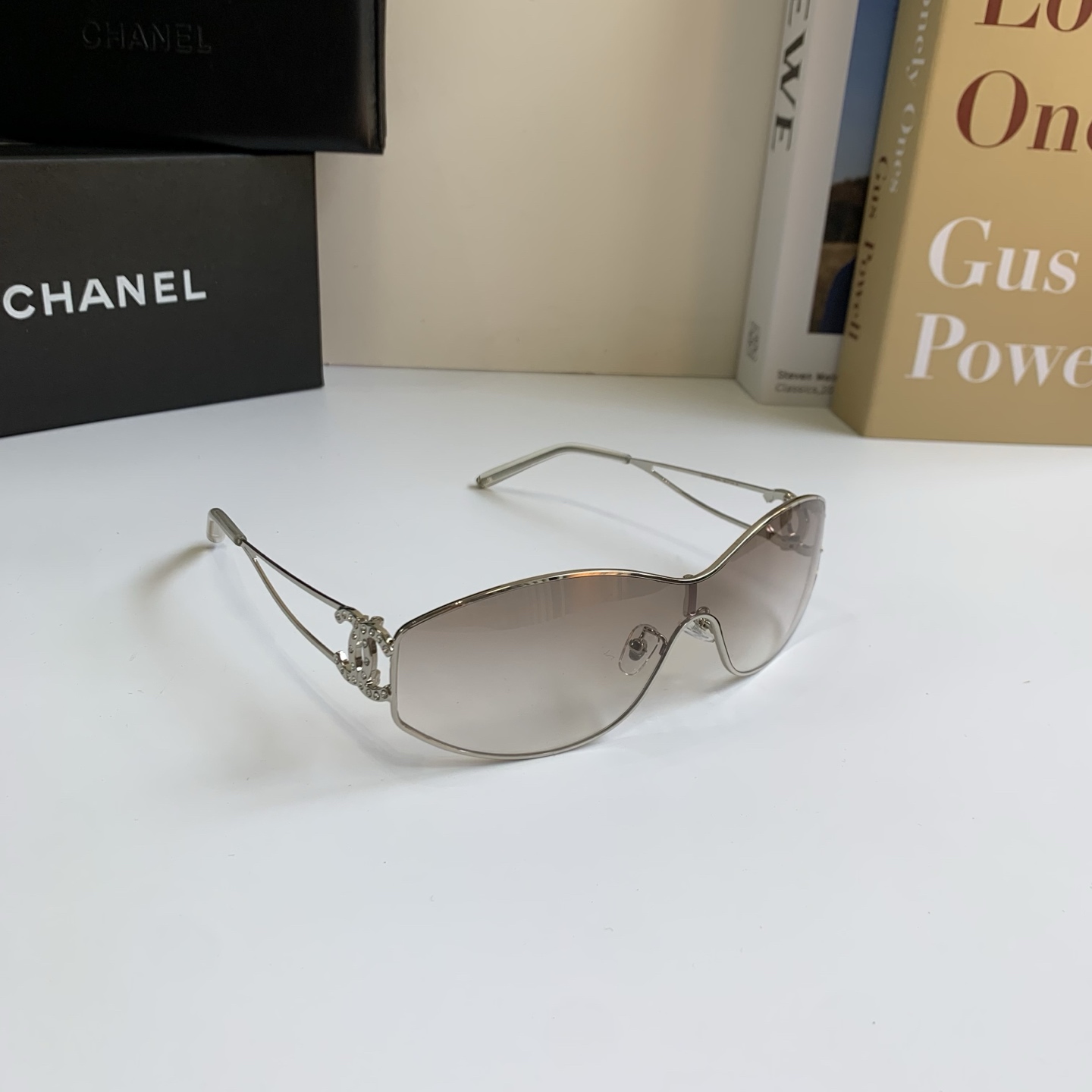 Солнечные очки Chanel классические