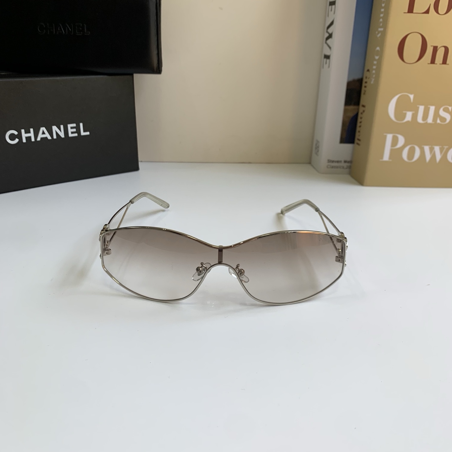Солнечные очки Chanel классические